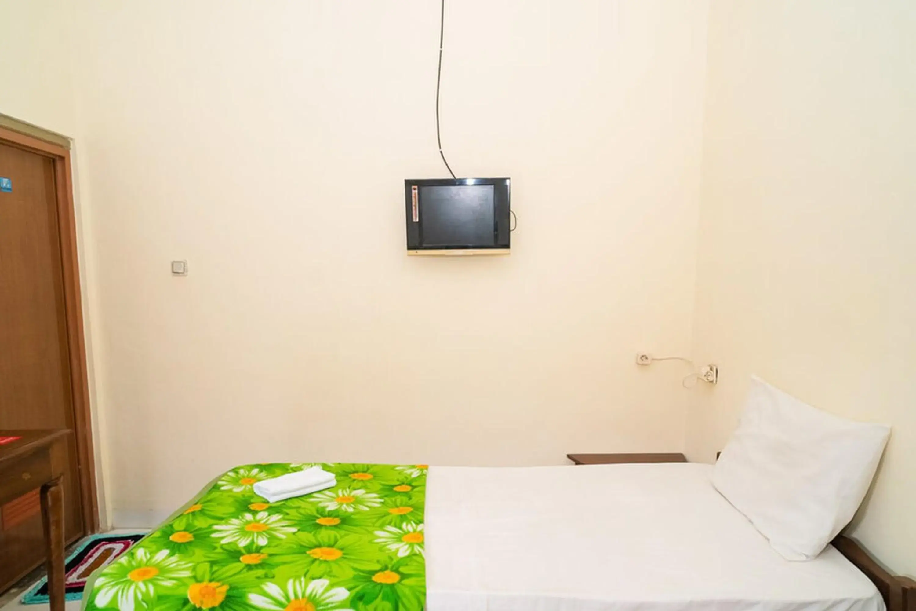 Bed in RedDoorz near Kampus 3 UTY Yogyakarta Bed in RedDoorz near Kampus 3 UTY Yogyakarta