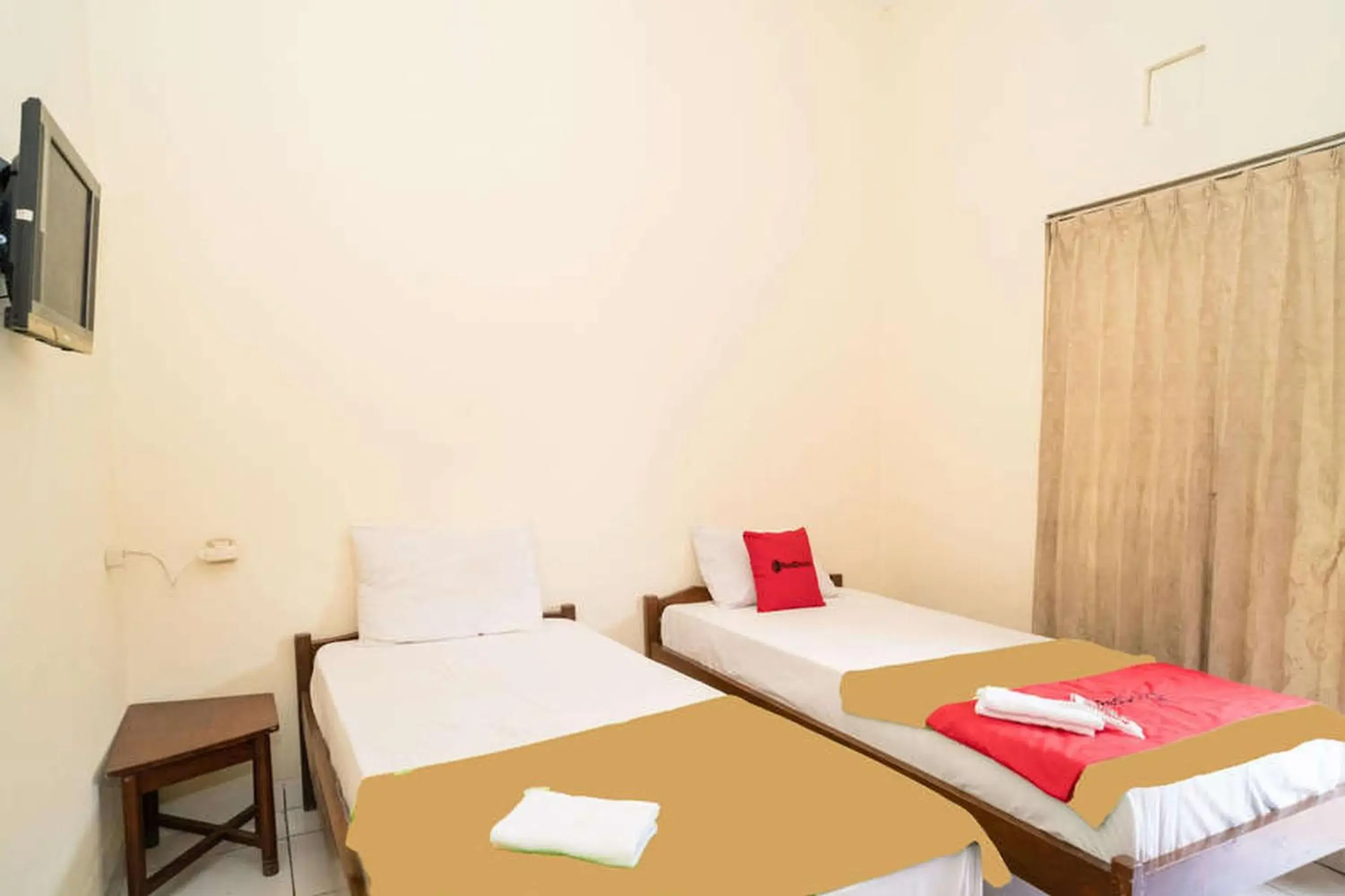 Bed in RedDoorz near Kampus 3 UTY Yogyakarta Bed in RedDoorz near Kampus 3 UTY Yogyakarta