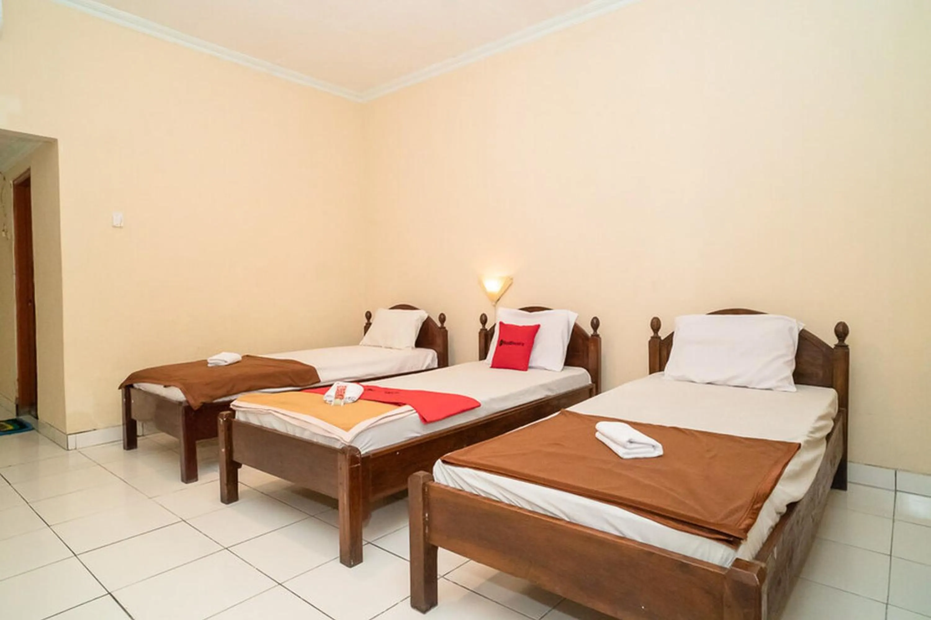 Bed in RedDoorz near Kampus 3 UTY Yogyakarta