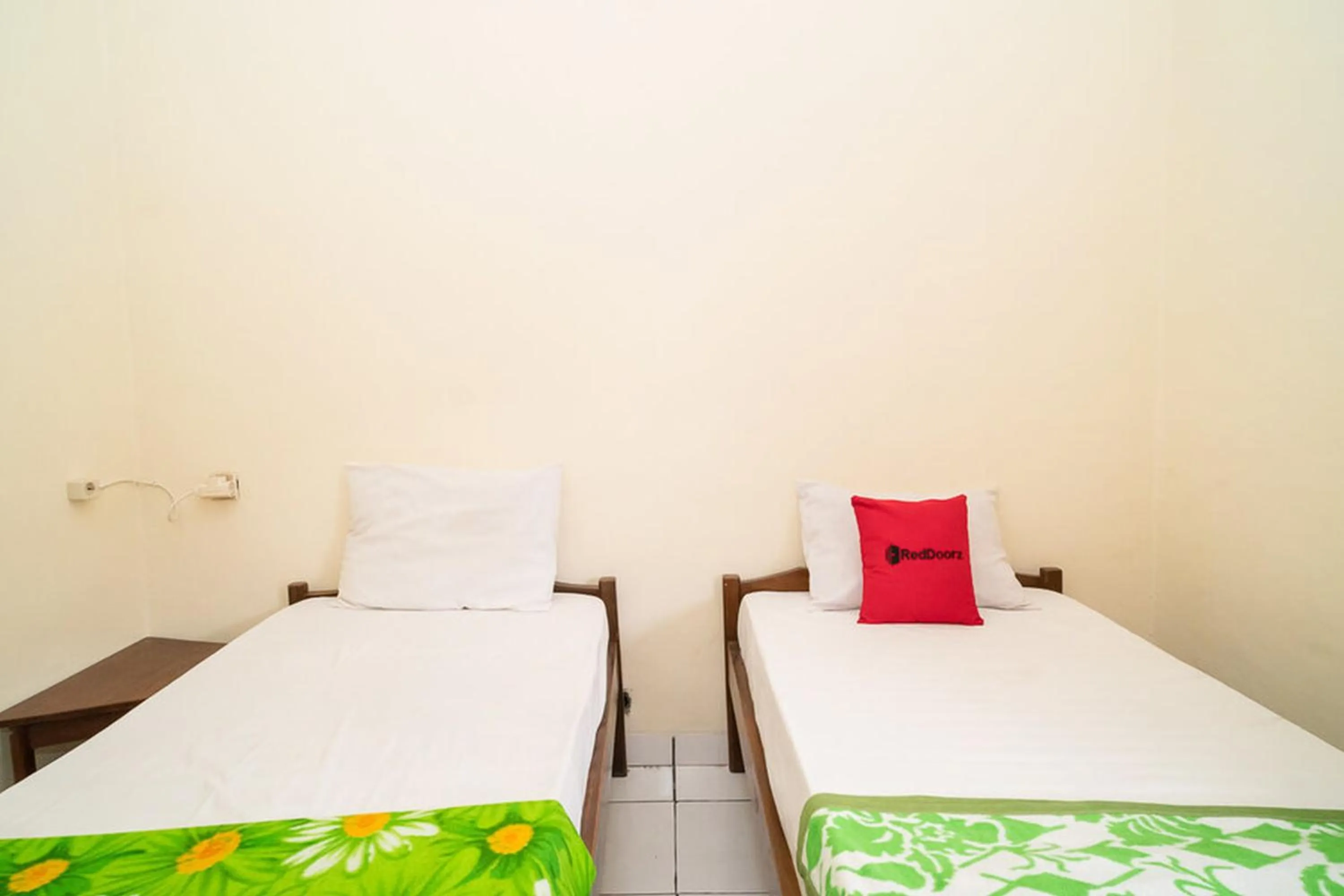 Bed in RedDoorz near Kampus 3 UTY Yogyakarta
