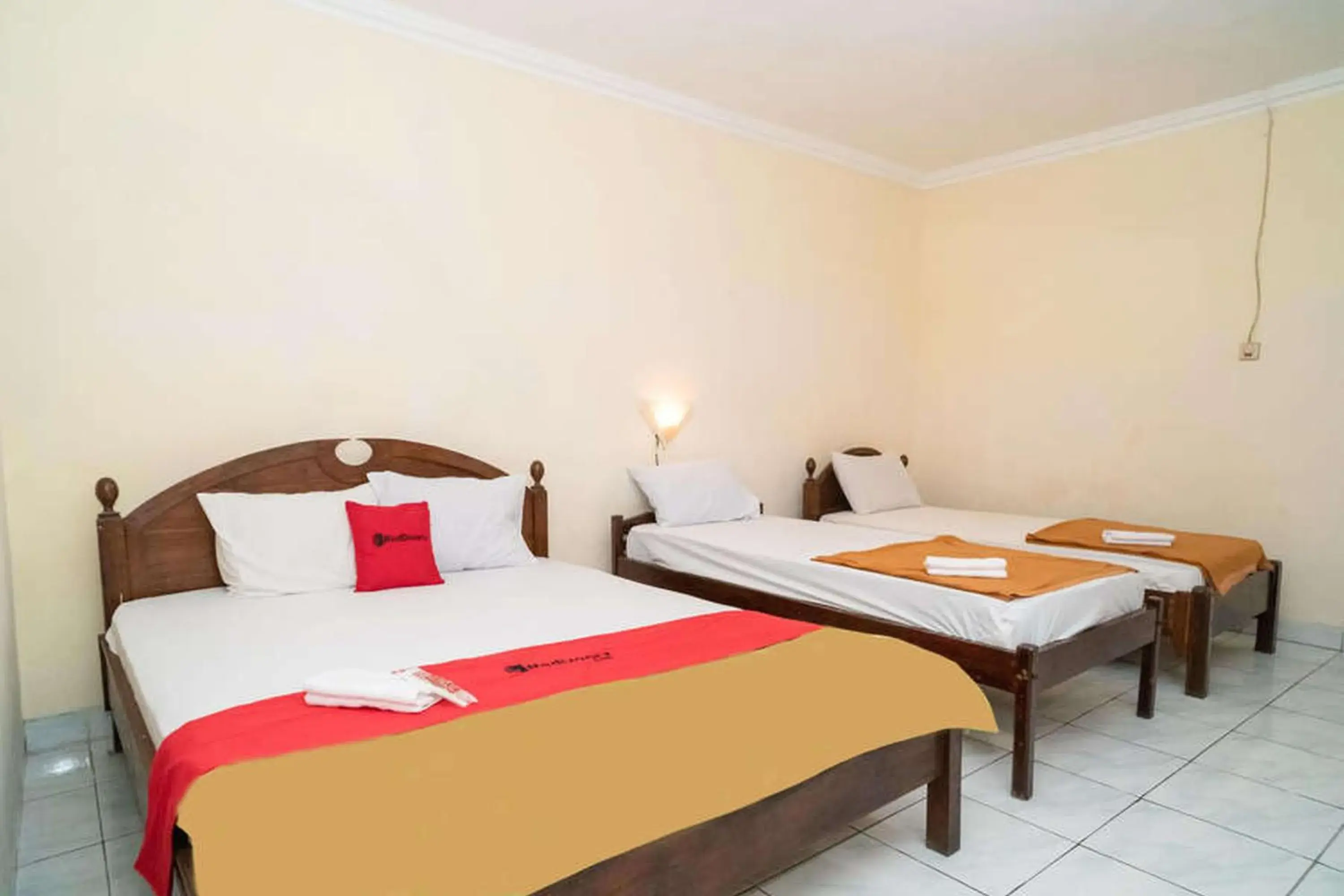 Bed in RedDoorz near Kampus 3 UTY Yogyakarta Bed in RedDoorz near Kampus 3 UTY Yogyakarta