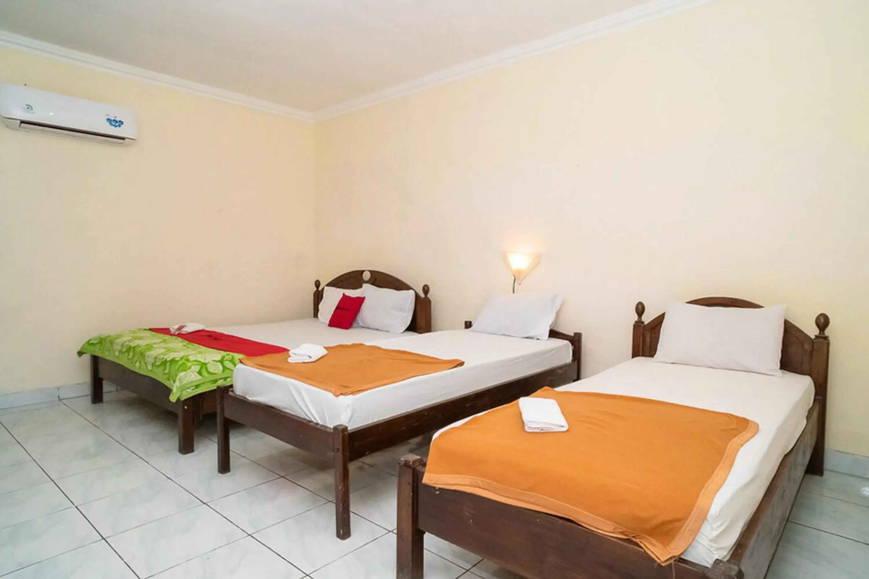 Bed in RedDoorz near Kampus 3 UTY Yogyakarta Bed in RedDoorz near Kampus 3 UTY Yogyakarta