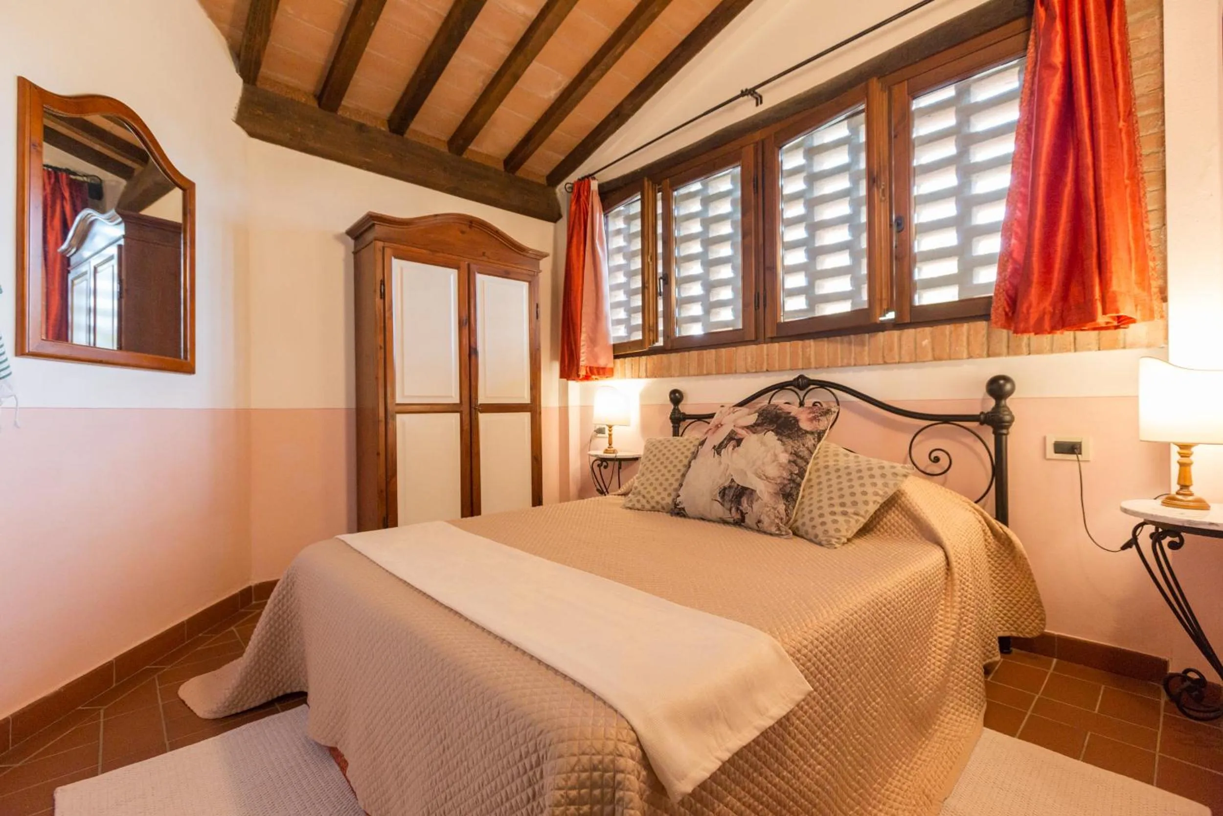 Inner courtyard view, Bed in Agriturismo Canale