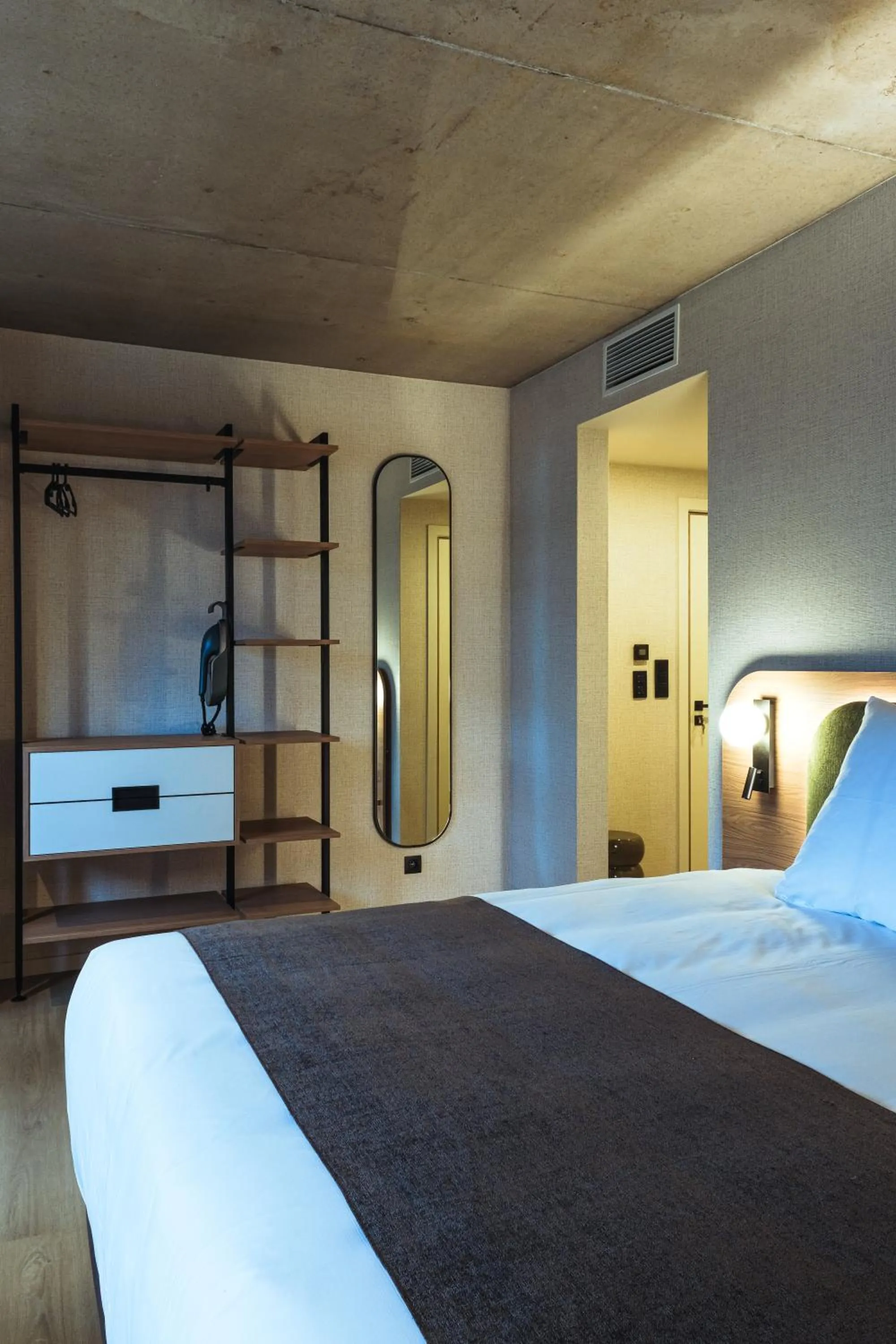 Bed in Hôtel Les Ardillières du Pont d'Oye