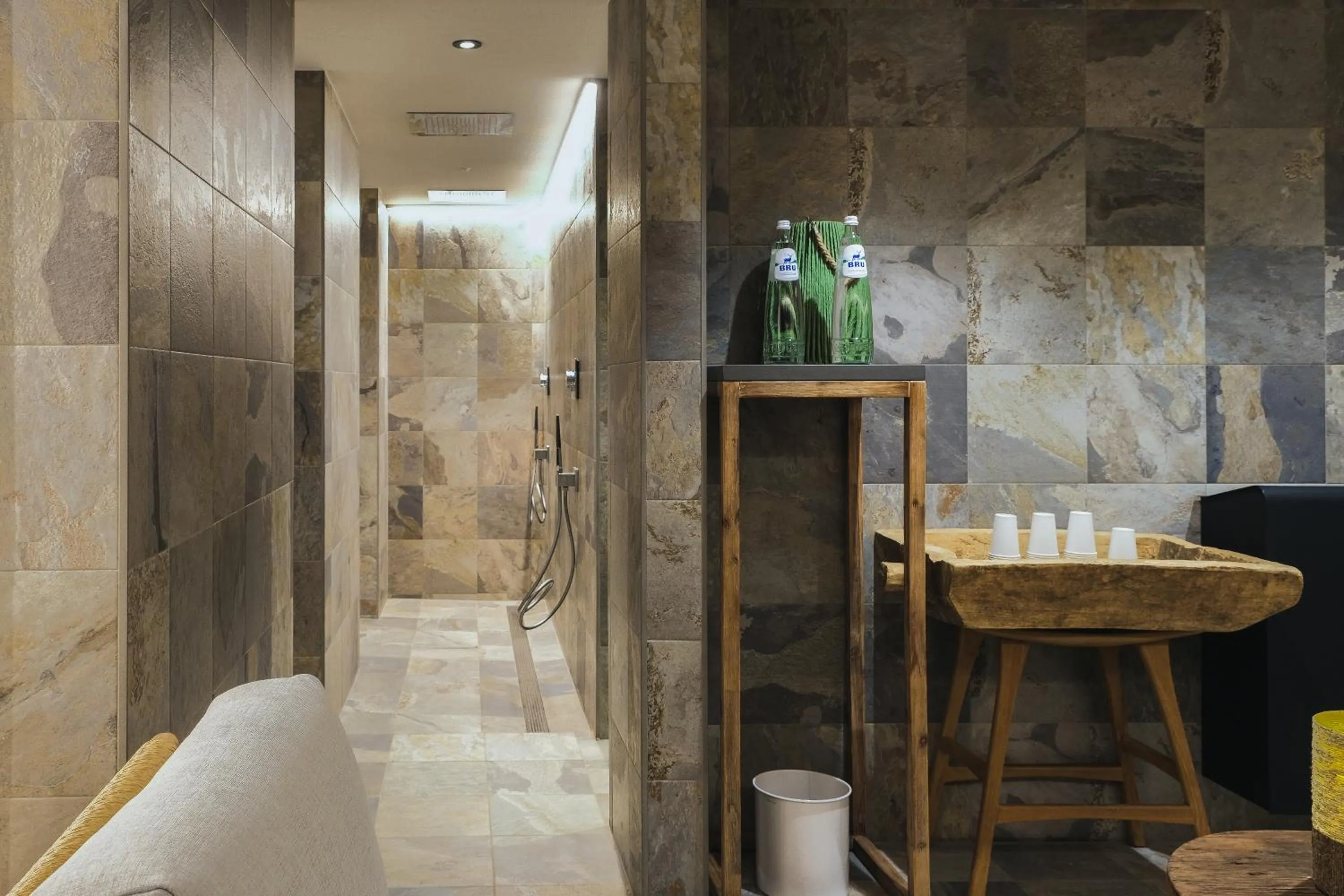 Spa and wellness centre/facilities in Hôtel Les Ardillières du Pont d'Oye