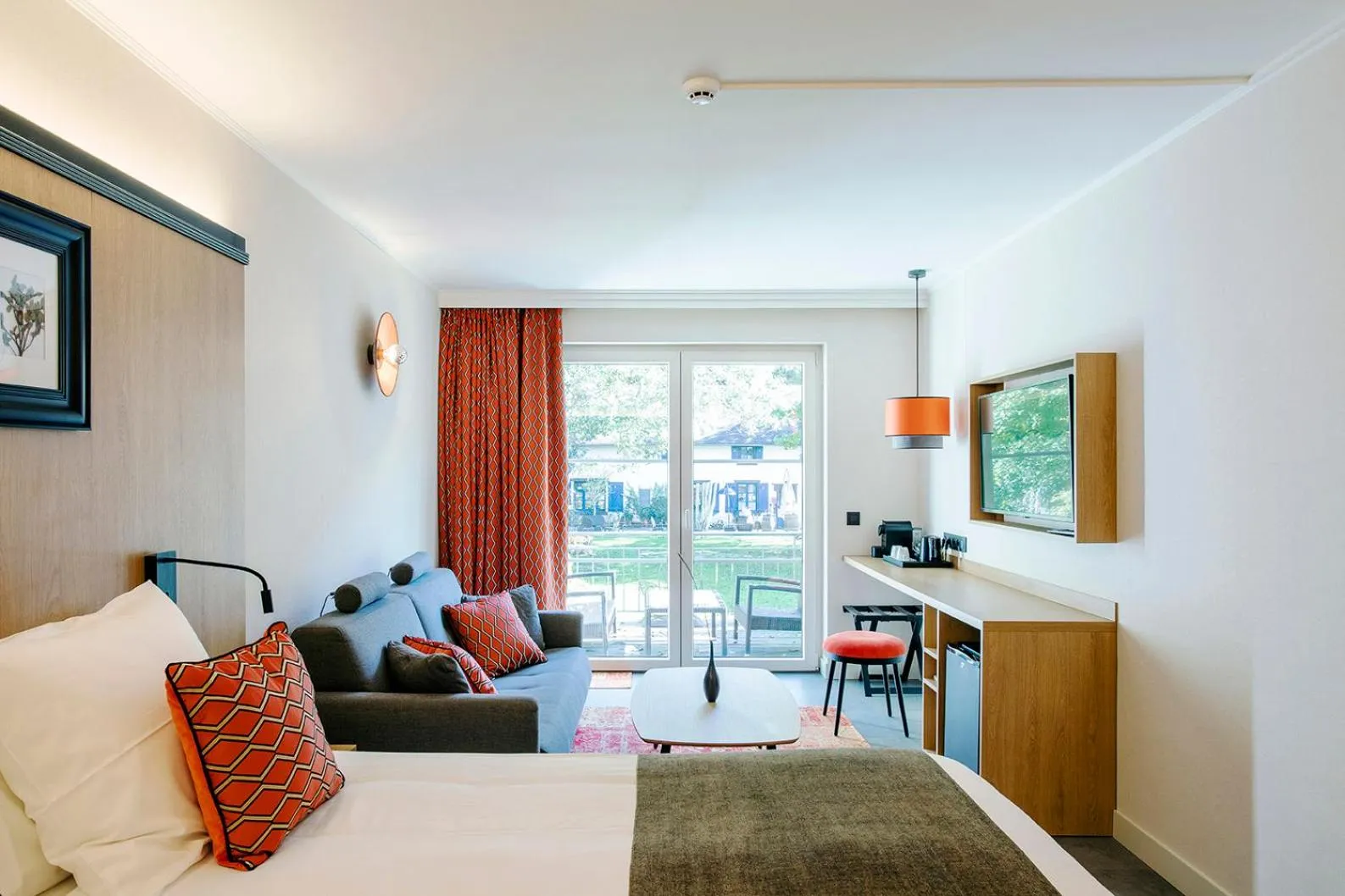 Patio in Hôtel Les Ardillières du Pont d'Oye