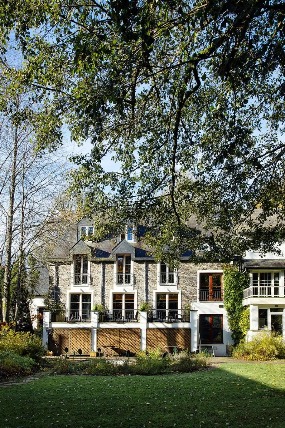 Property building in Hôtel Les Ardillières du Pont d'Oye