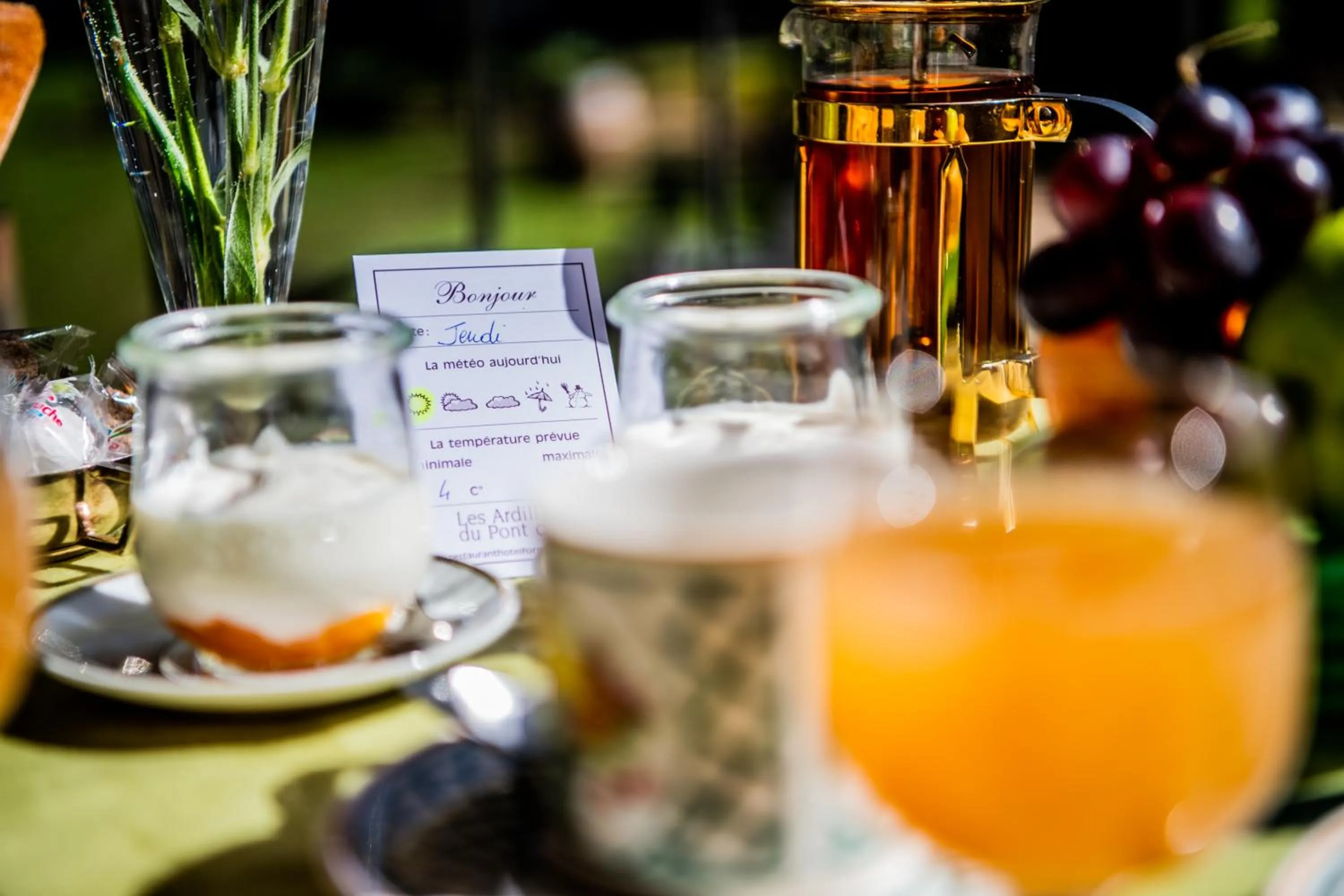 Food in Hôtel Les Ardillières du Pont d'Oye