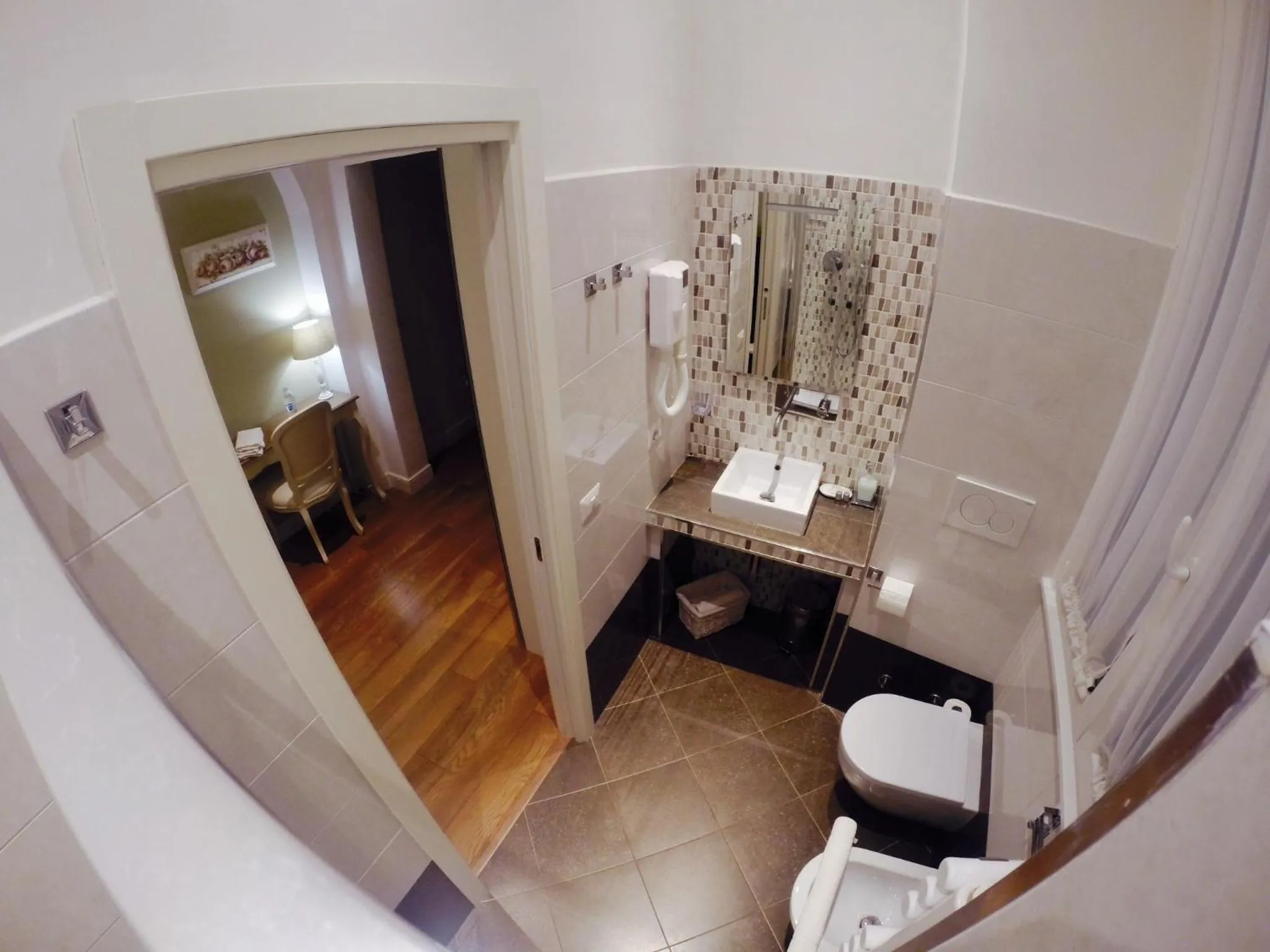 Bathroom, Bed in Tre R Colosseo