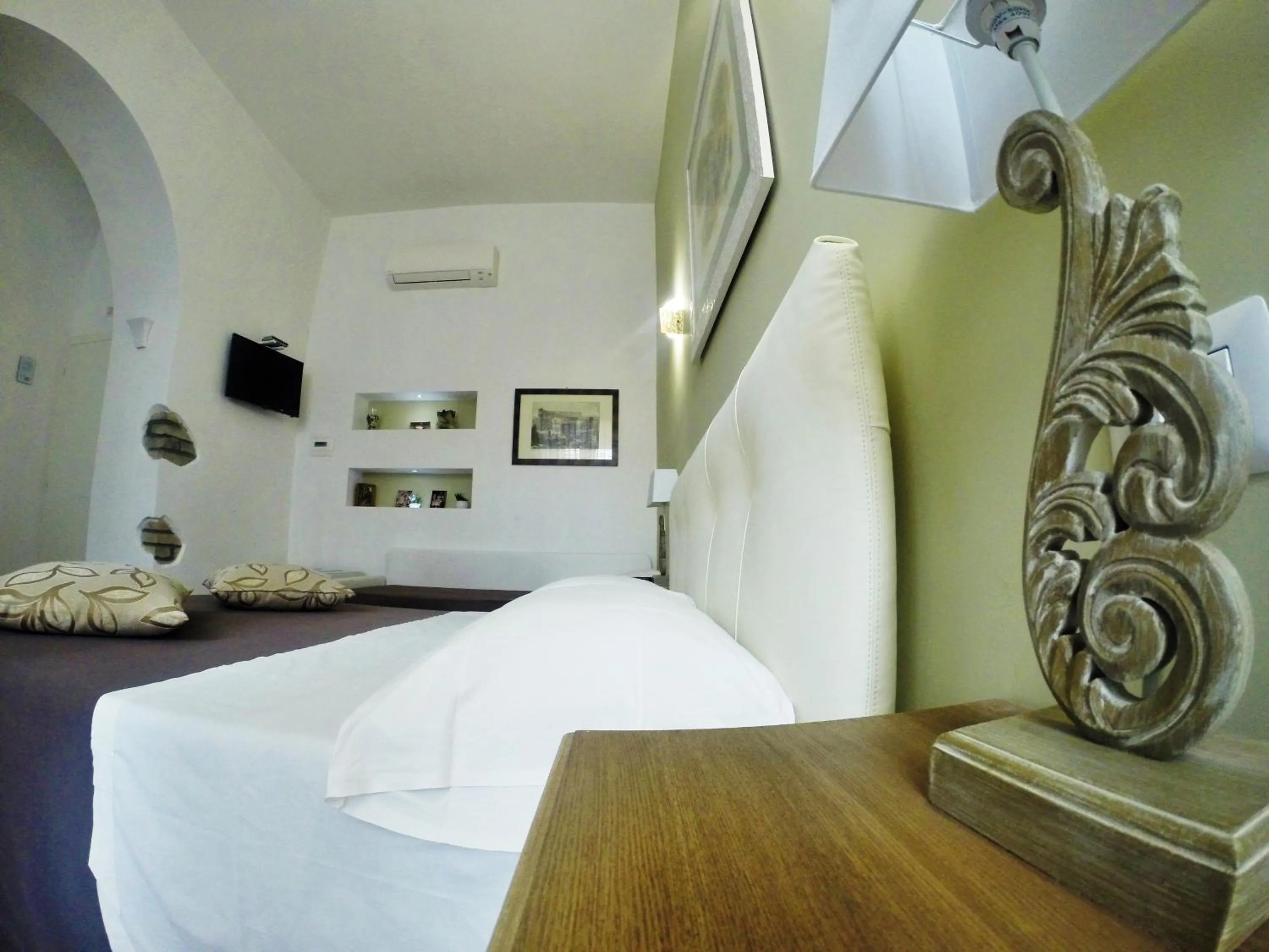 Bedroom, Bed in Tre R Colosseo