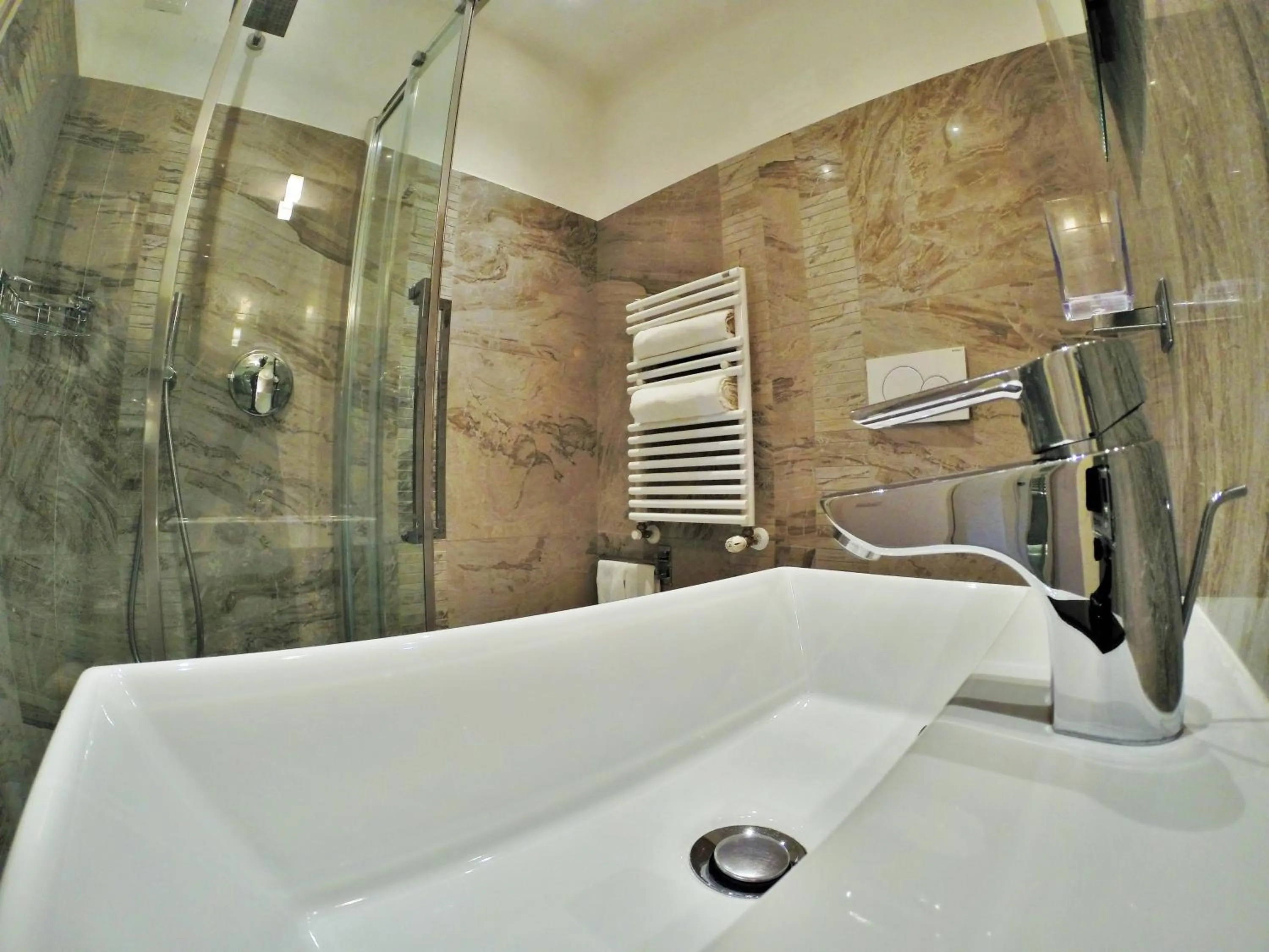 Toilet in Tre R Colosseo