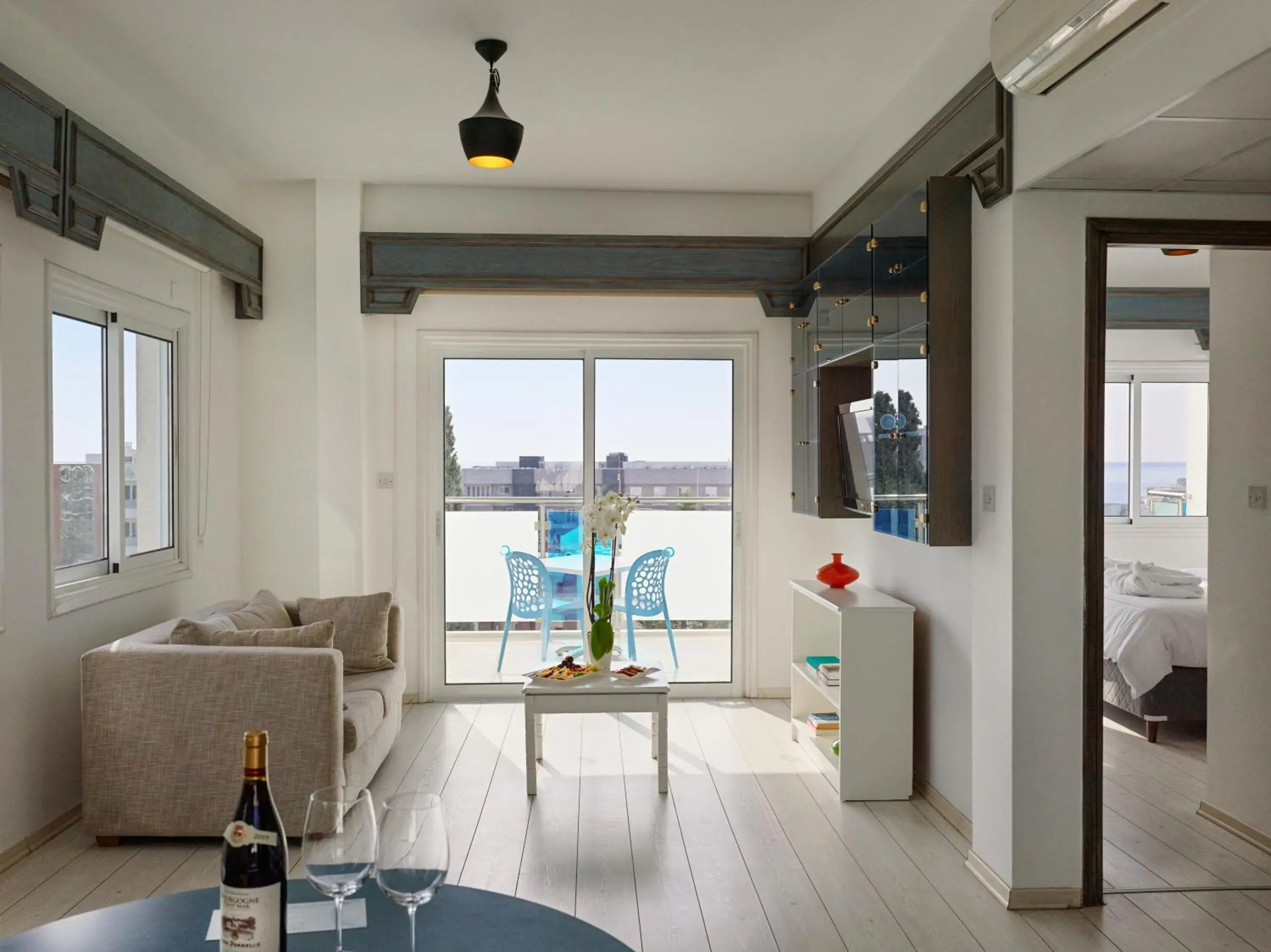 Suite with Balcony - single occupancy in TSANotel Suite with Balcony - single occupancy in TSANotel