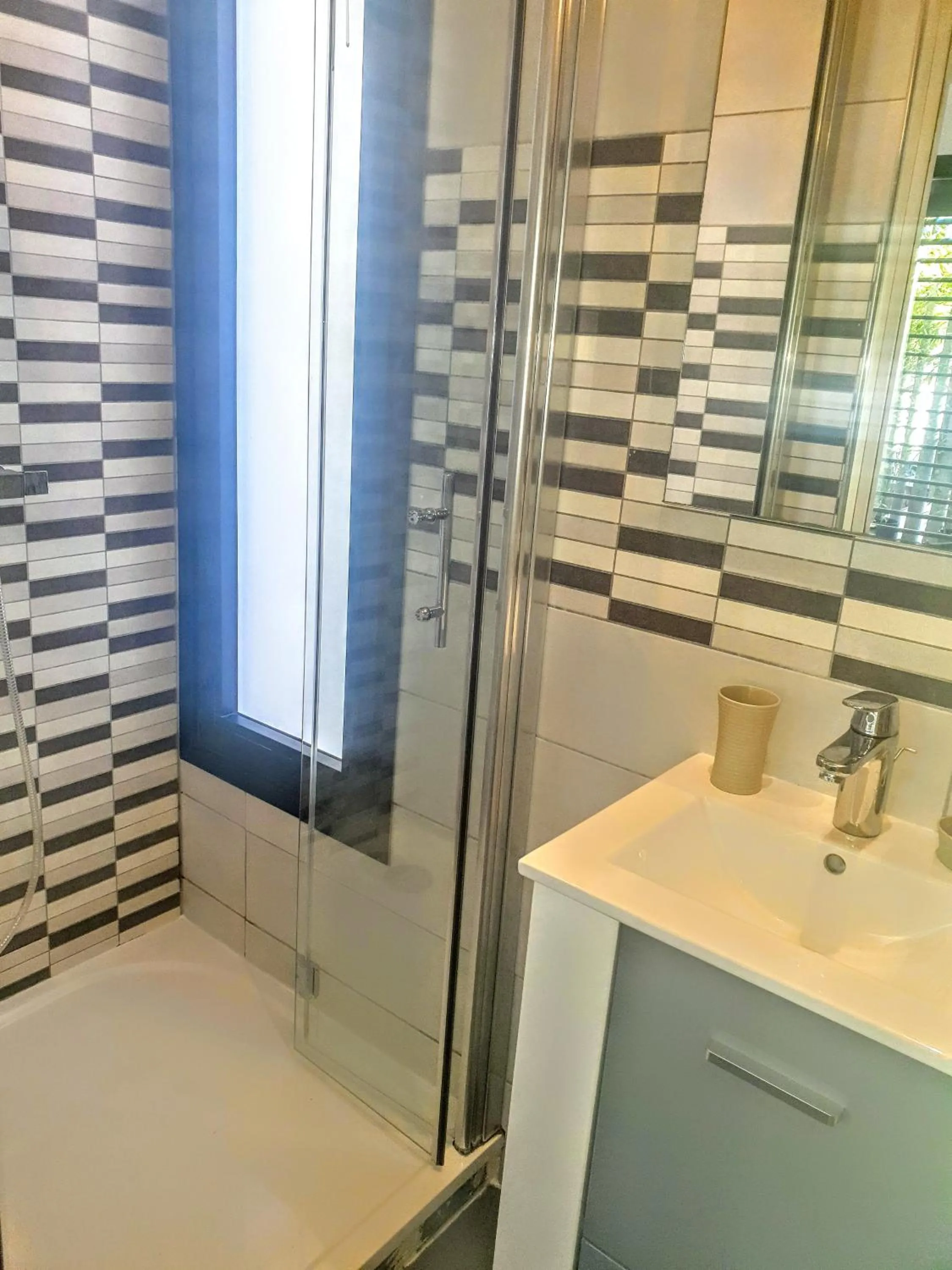 Shower in La Villa Blanche