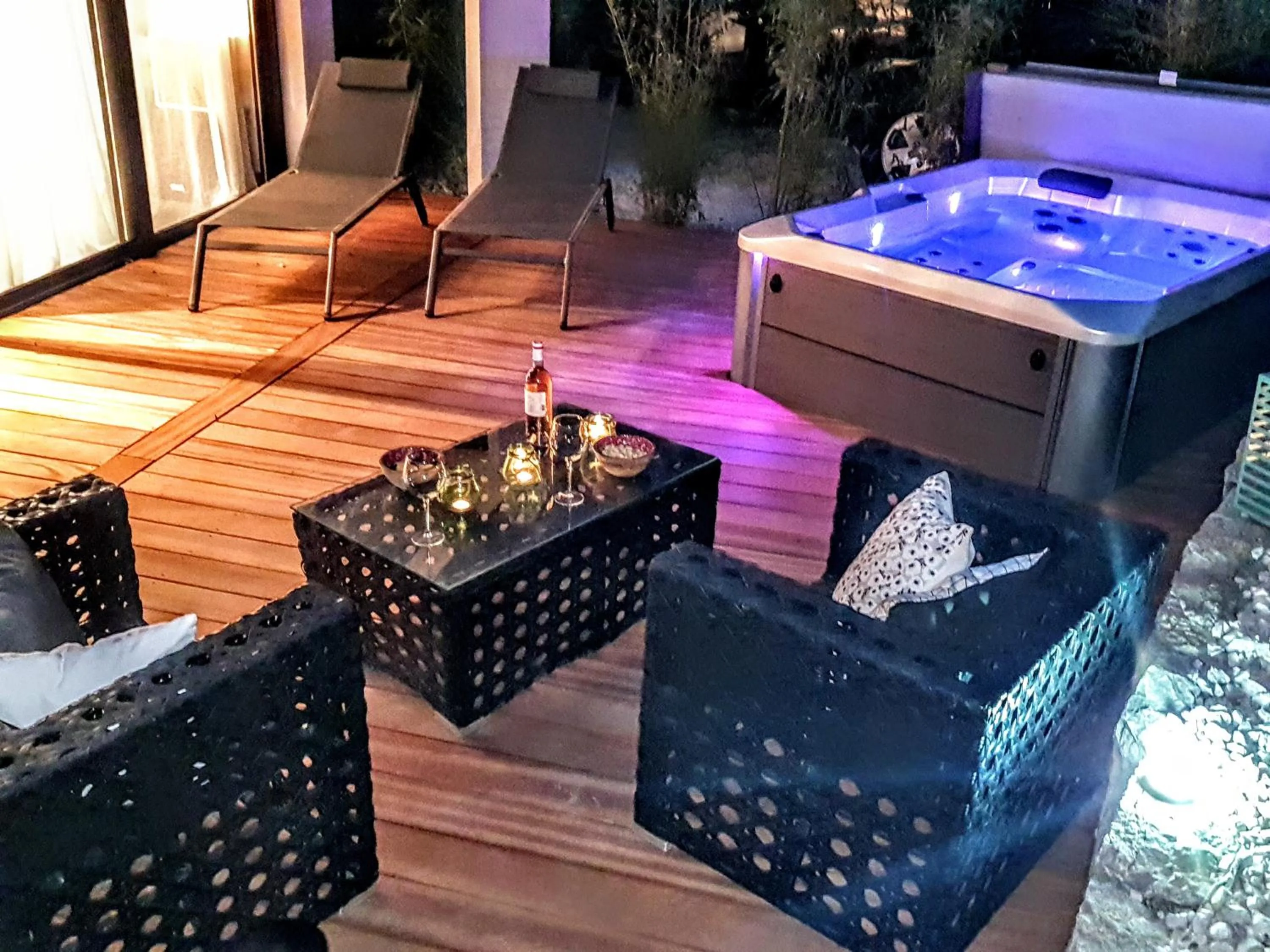 Hot Tub in La Villa Blanche