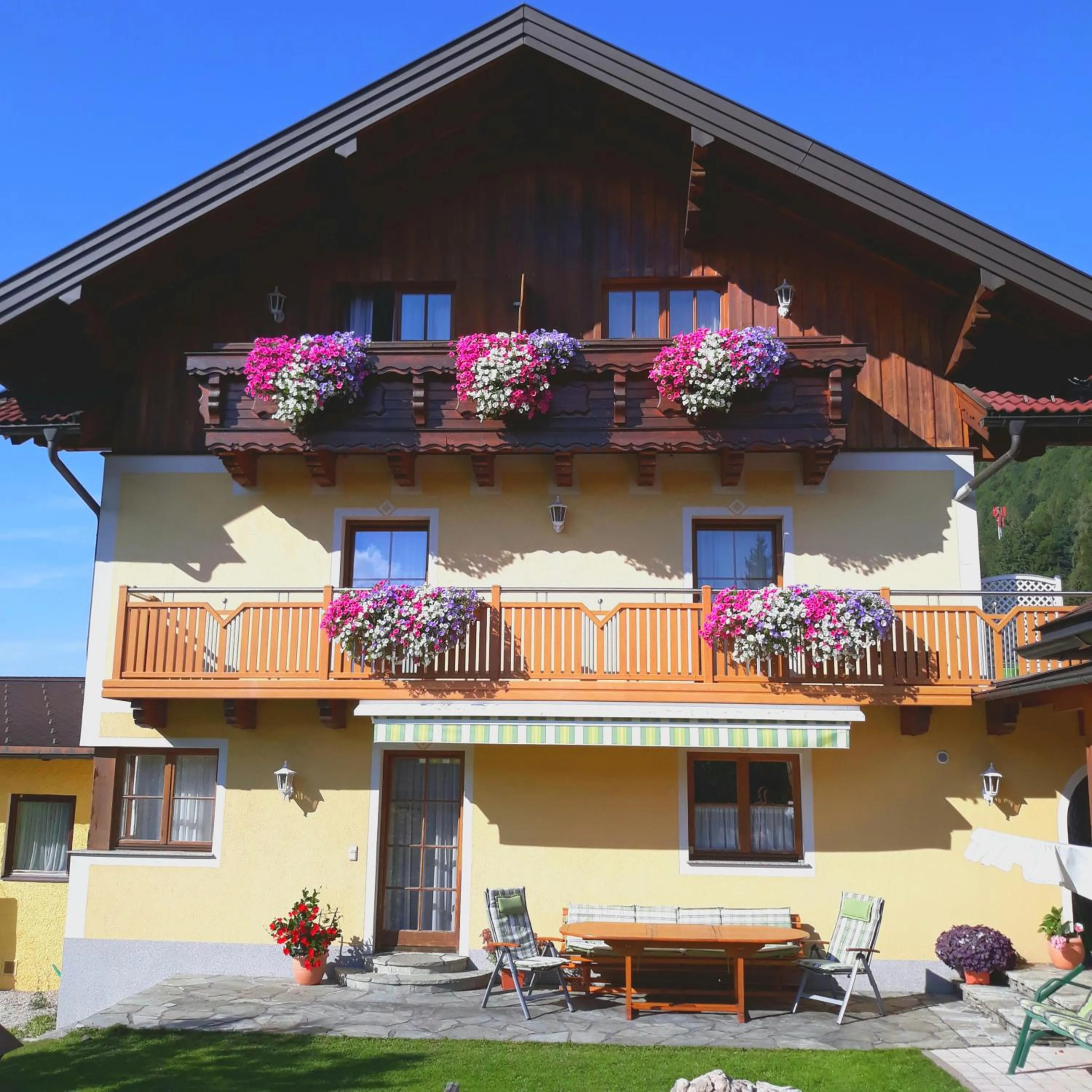 Property building in Pension Wald