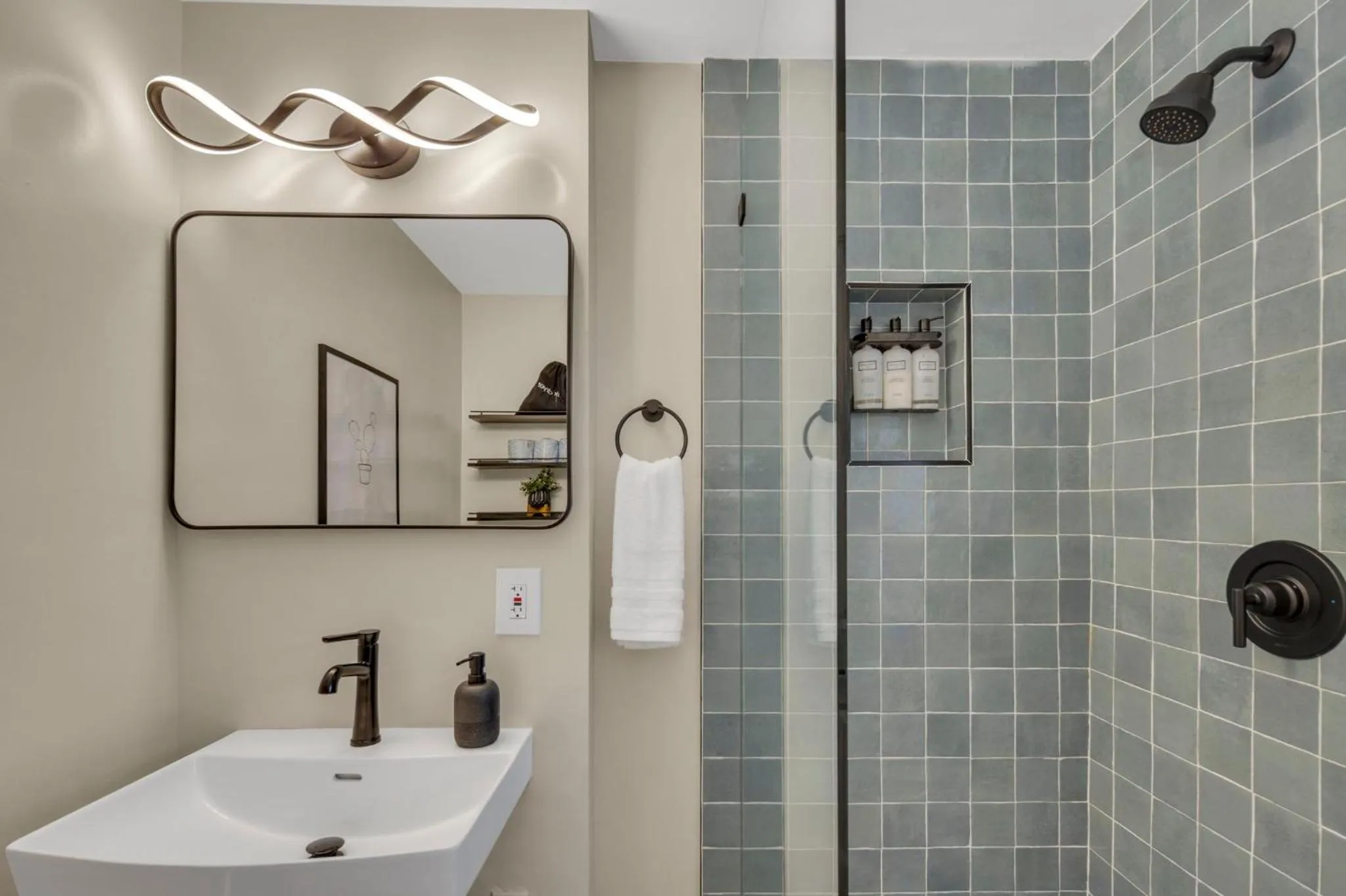 Shower in The Marbella