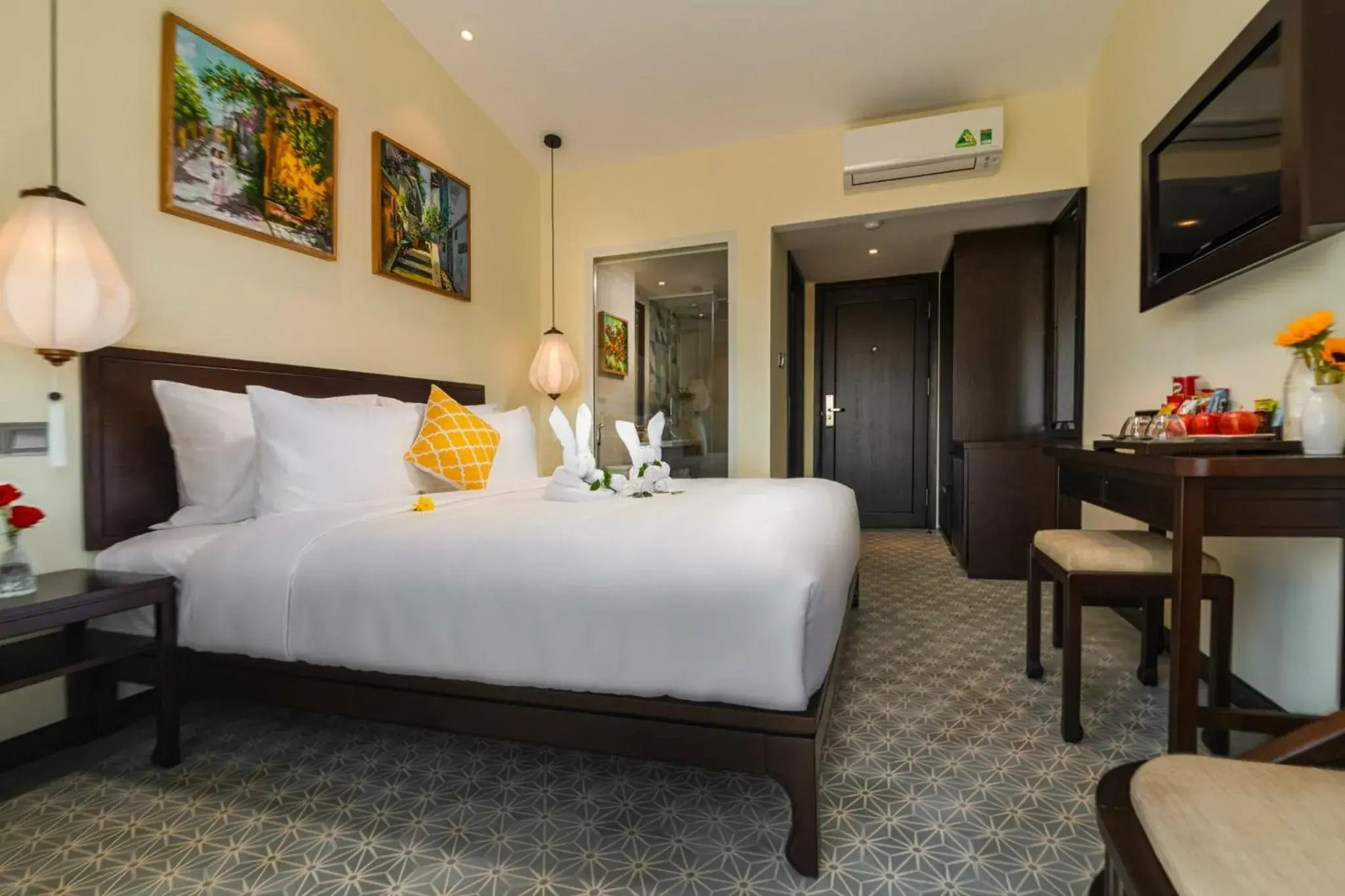 Photo of the whole room, Bed in Hoi An Merrily De Art Hotel Photo of the whole room, Bed in Hoi An Merrily De Art Hotel