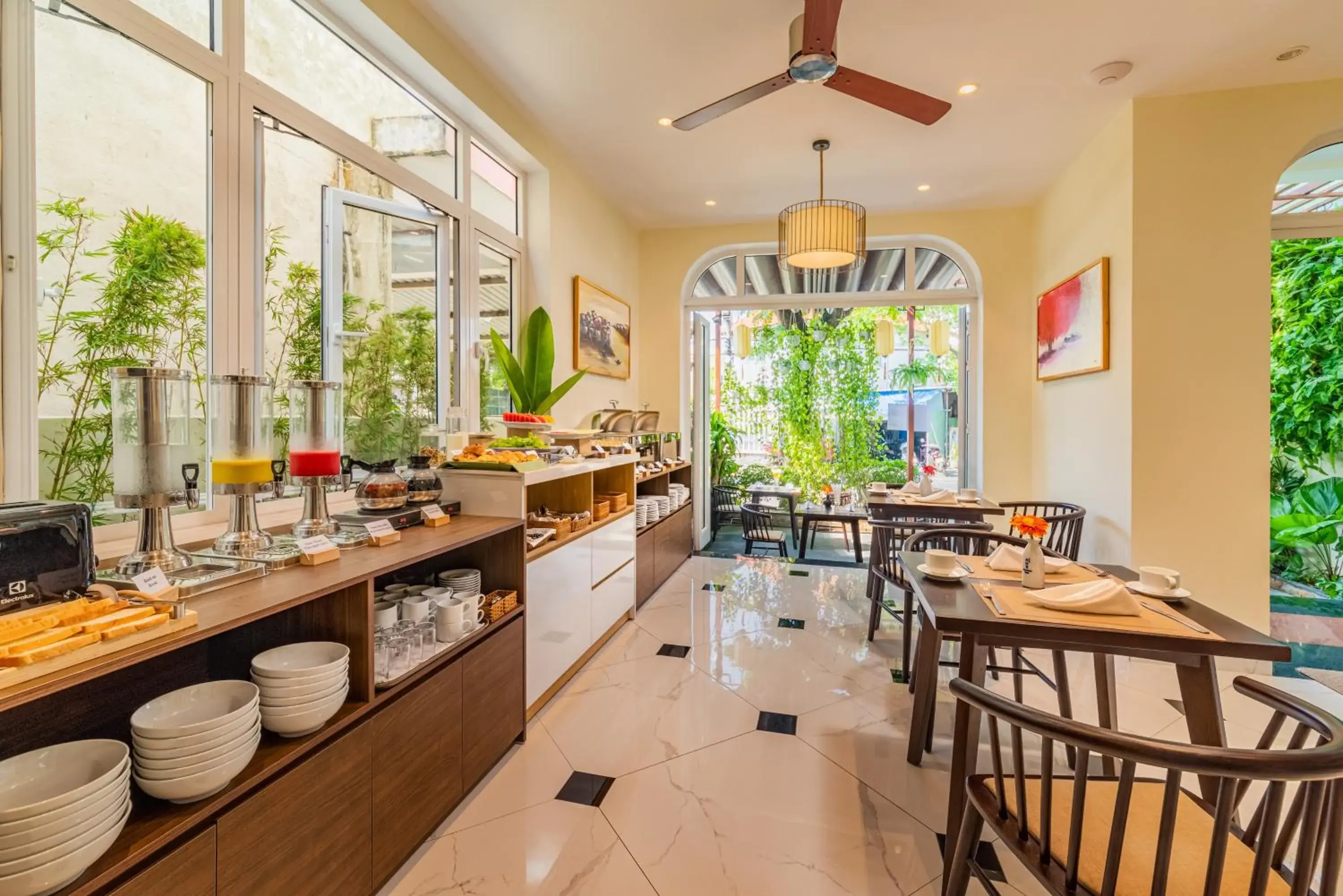 Restaurant/places to eat in Hoi An Merrily De Art Hotel Restaurant/places to eat in Hoi An Merrily De Art Hotel