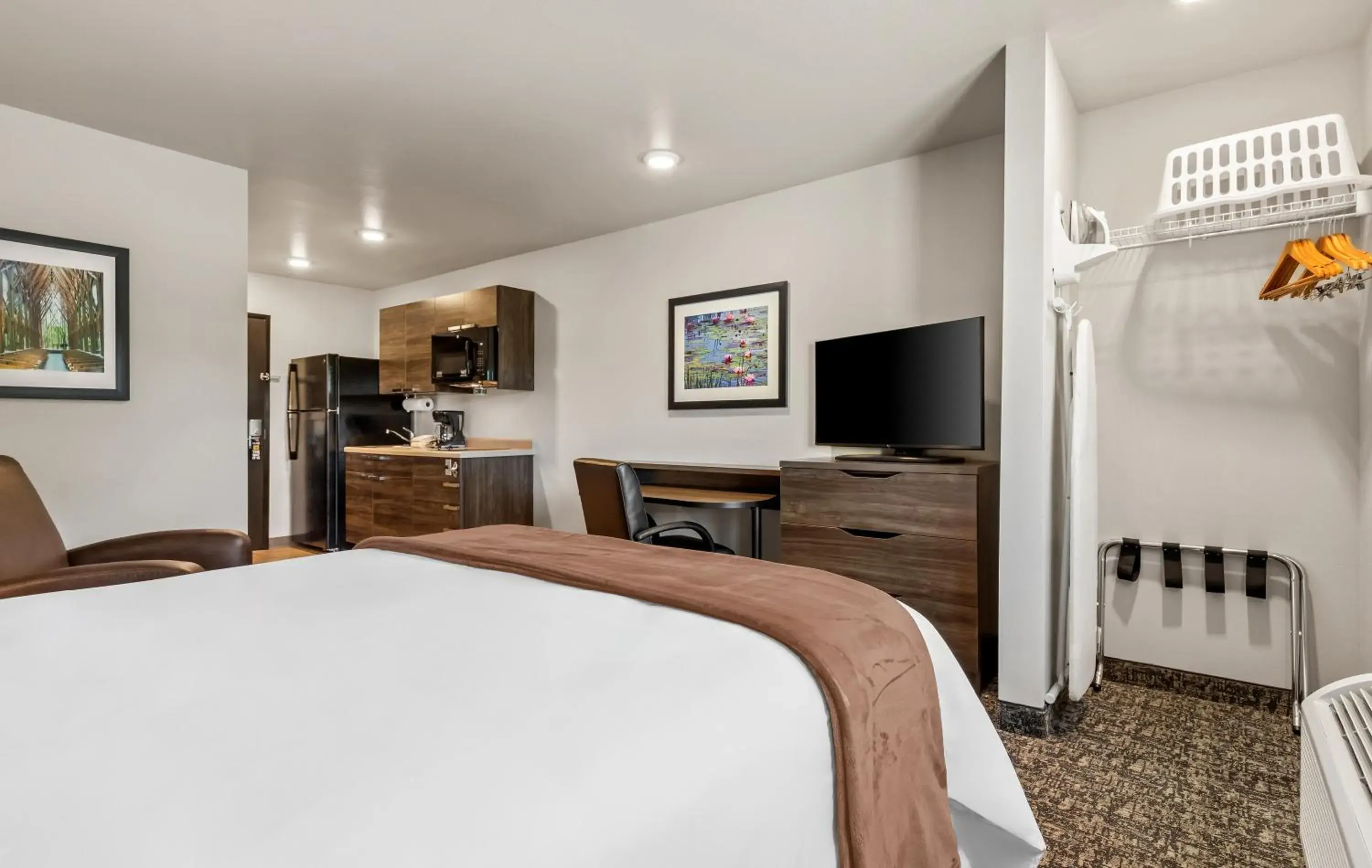 Bed in My Place Hotel-Medford, OR Bed in My Place Hotel-Medford, OR