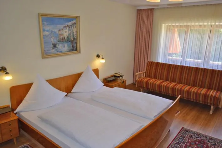 Photo of the whole room, Bed in Hotel Garni Sonnenhof