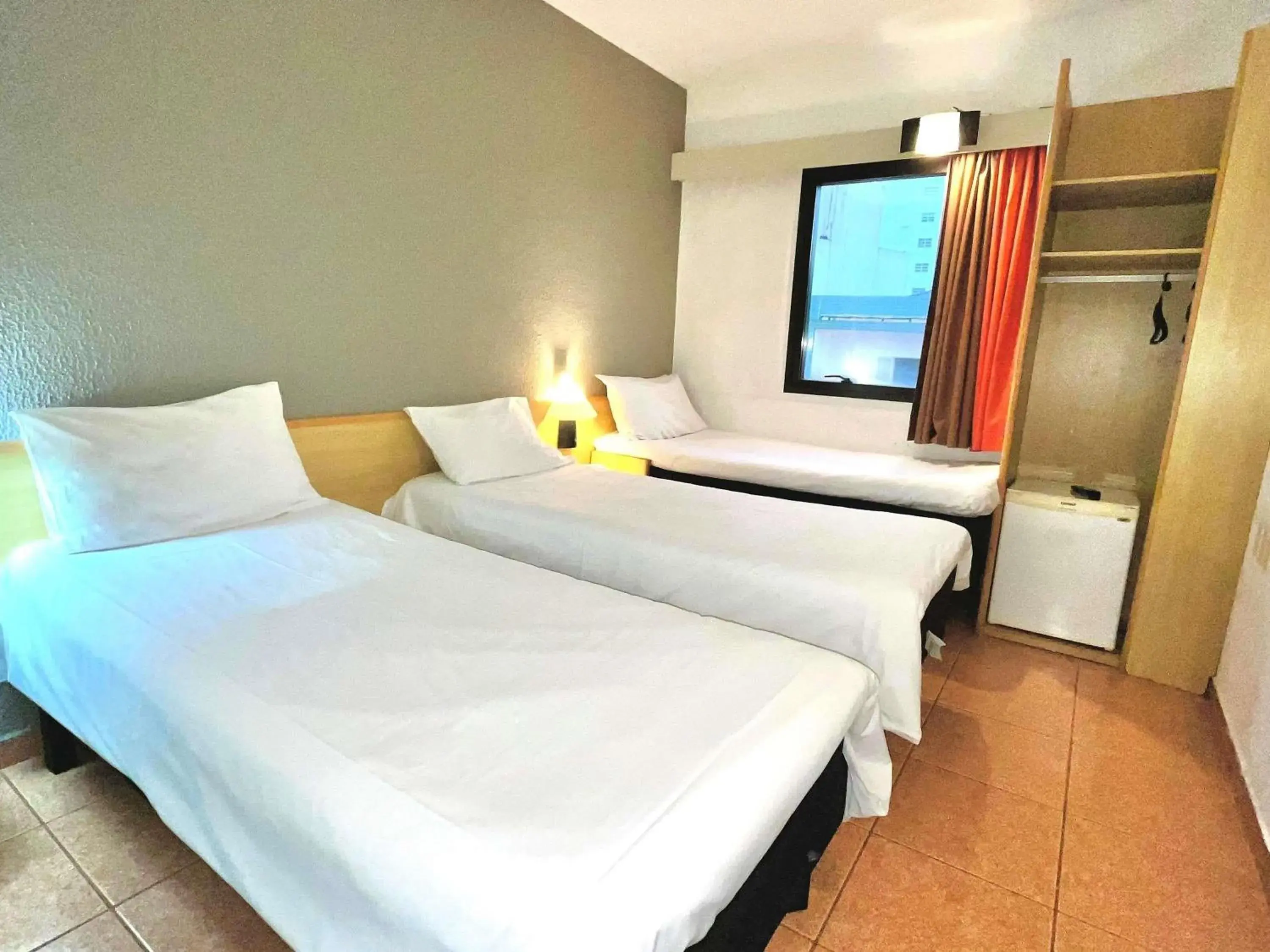 Property building, Bed in ibis Santos Gonzaga Praia Property building, Bed in ibis Santos Gonzaga Praia