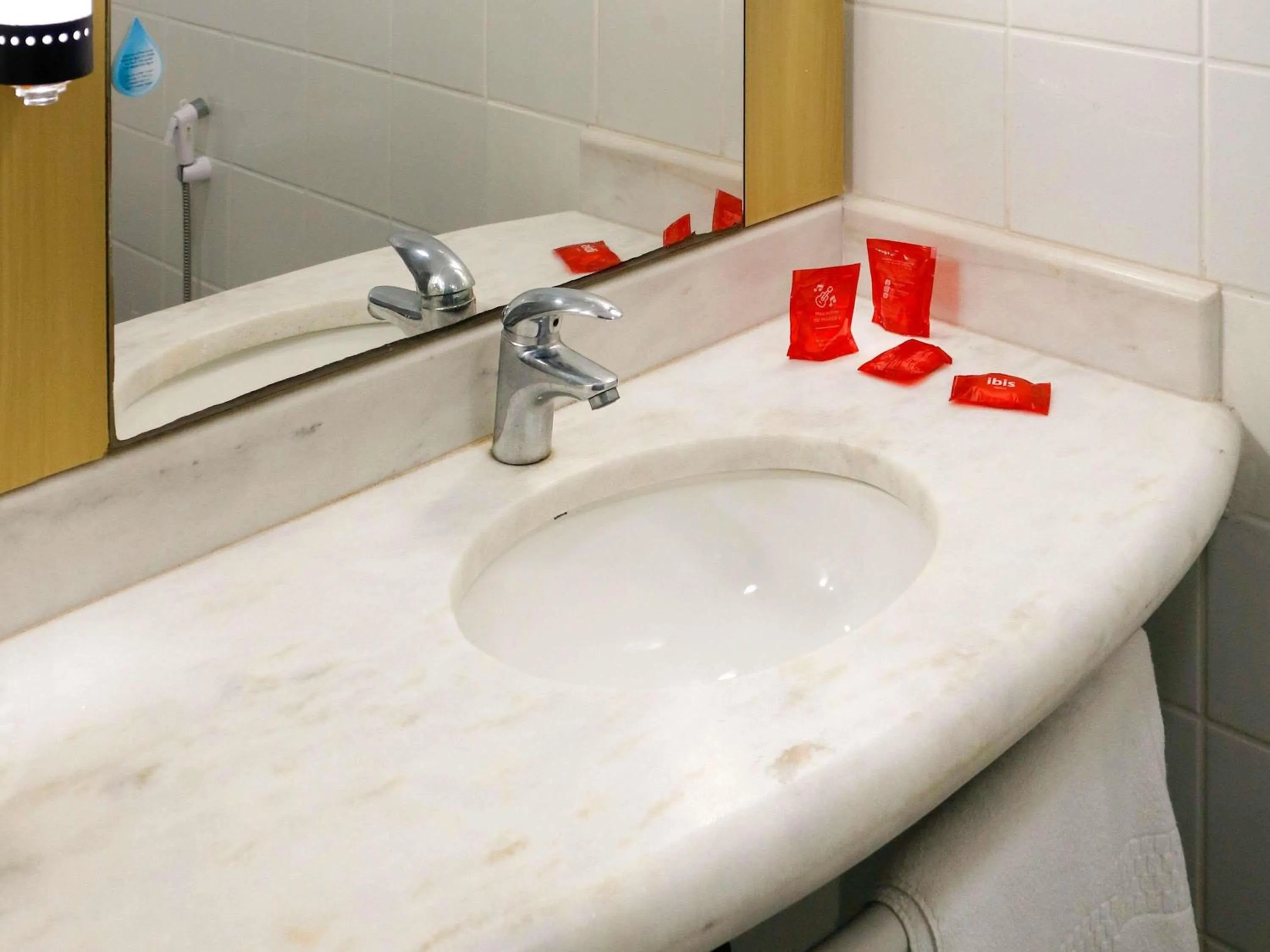 Bedroom in ibis Santos Gonzaga Praia