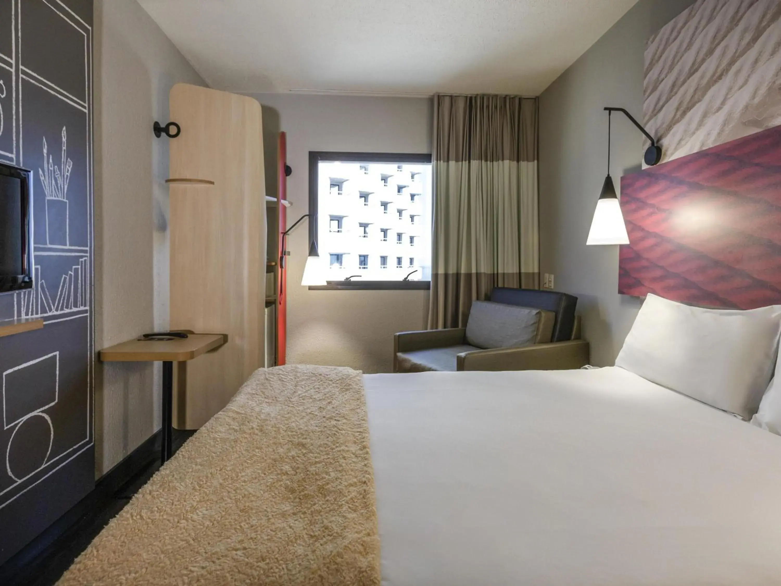 Bedroom, Bed in ibis Santos Gonzaga Praia Bedroom, Bed in ibis Santos Gonzaga Praia