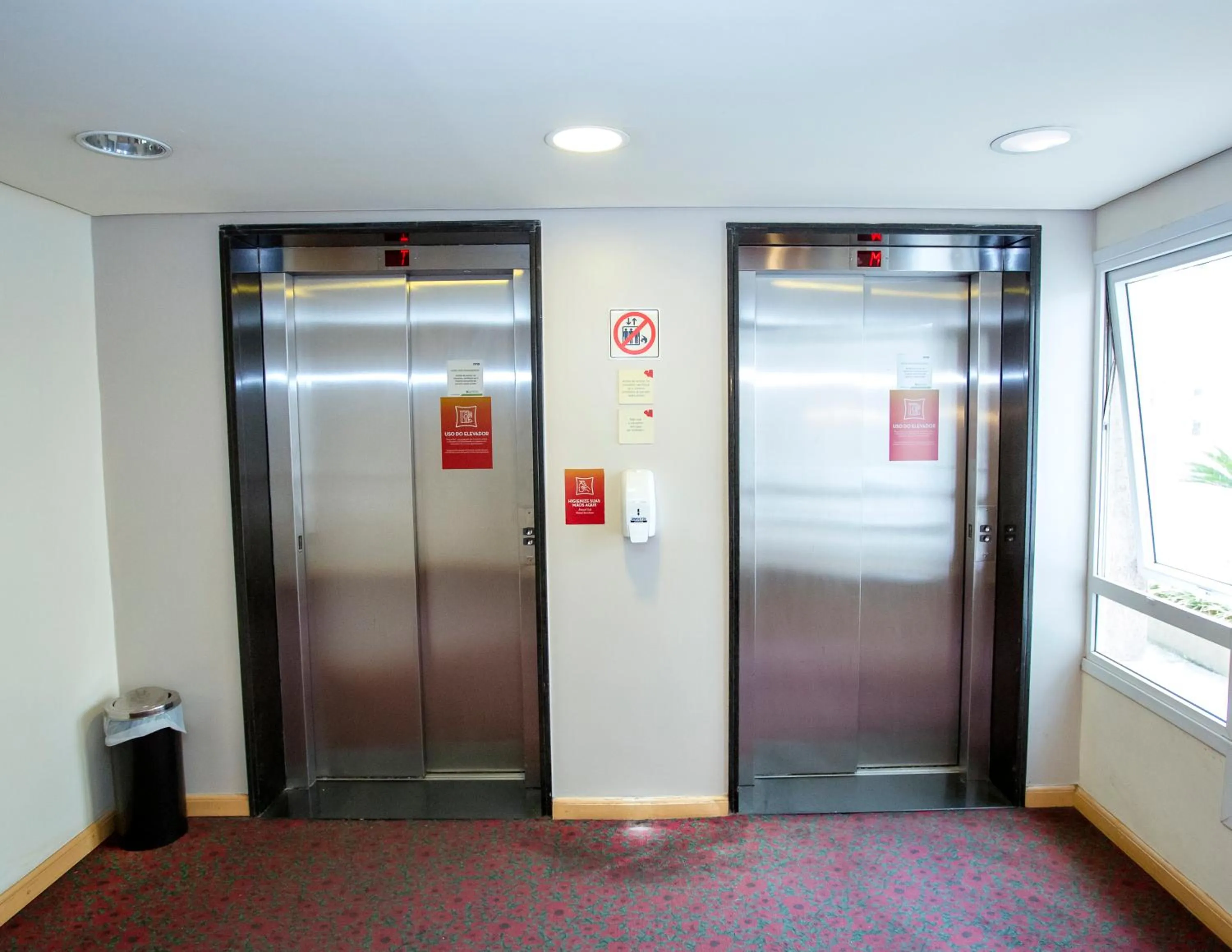 Property building, Bathroom in ibis Poços de Caldas