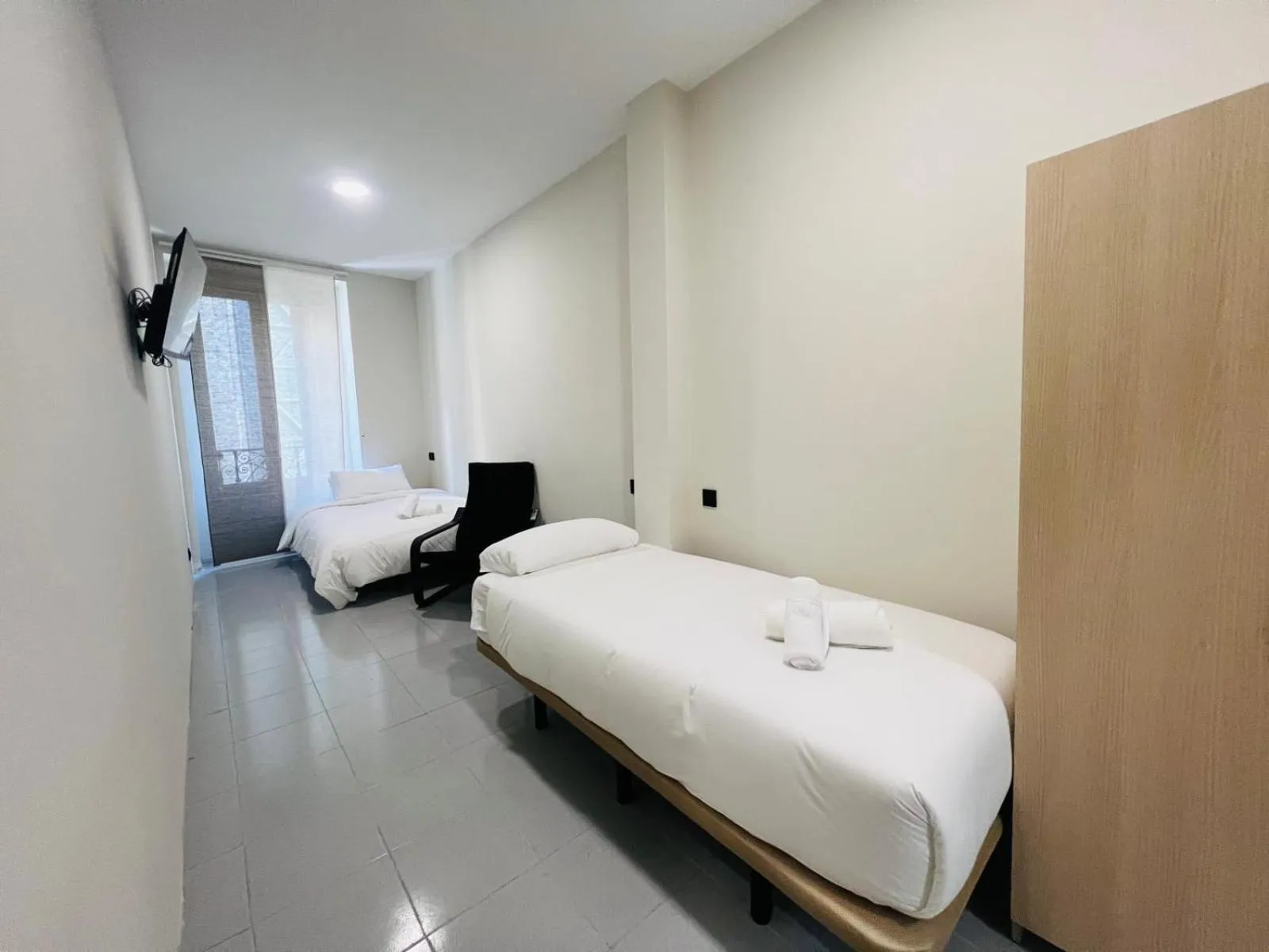 Photo of the whole room, Bed in Montera Center Madrid