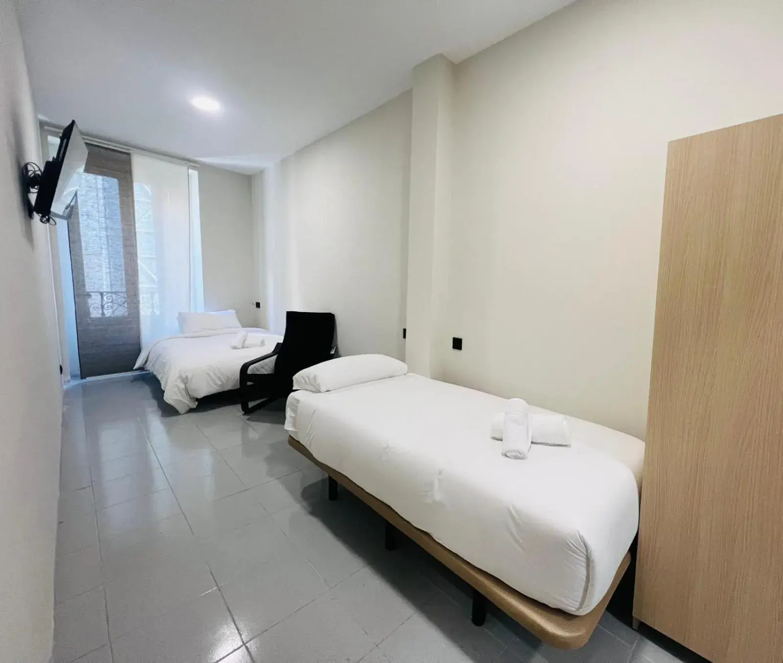 Photo of the whole room, Bed in Montera Center Madrid Photo of the whole room, Bed in Montera Center Madrid