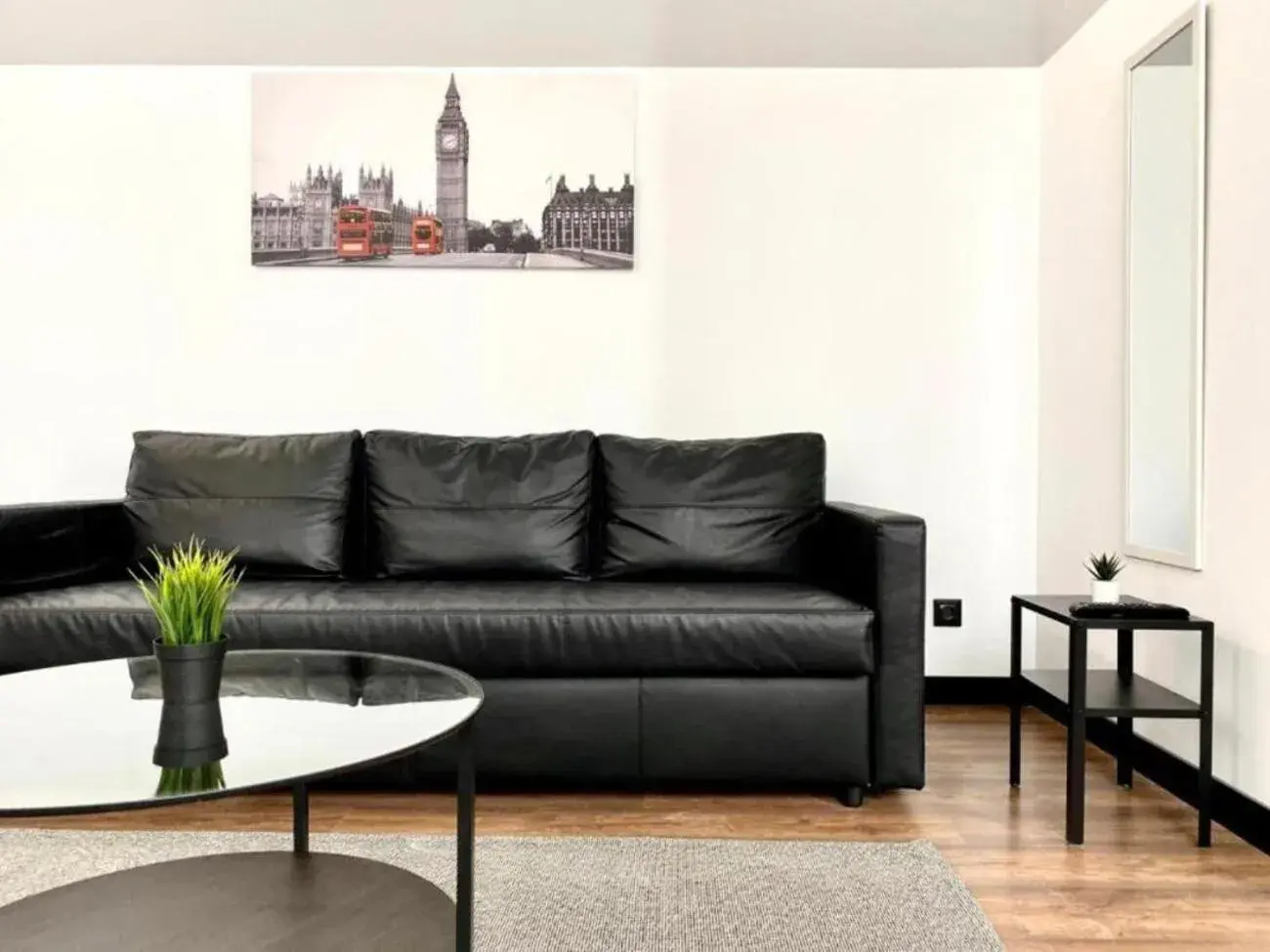 Photo of the whole room in Montera Center Madrid Photo of the whole room in Montera Center Madrid