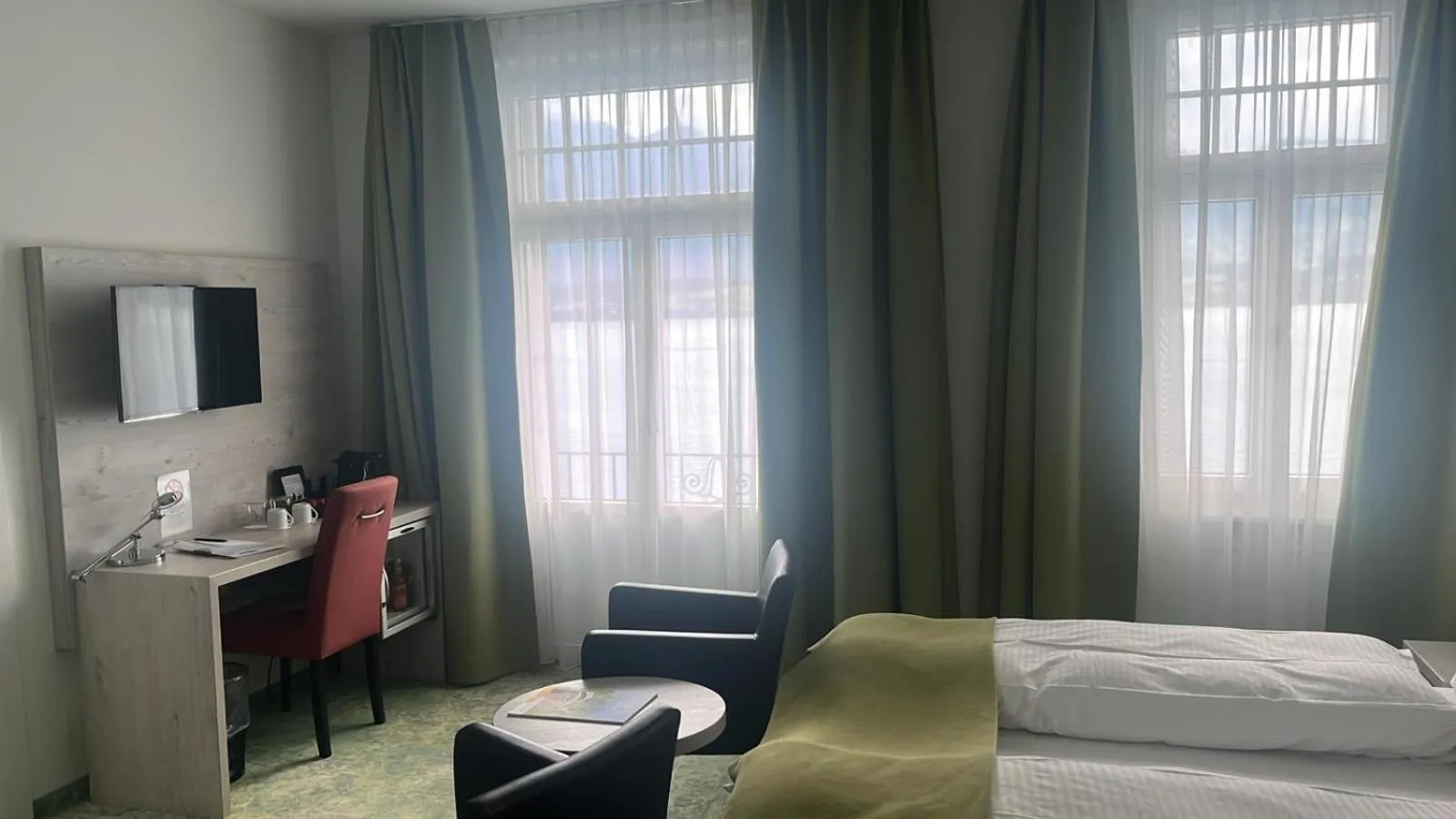 Bed in Hotel Restaurant Bellevue au Lac