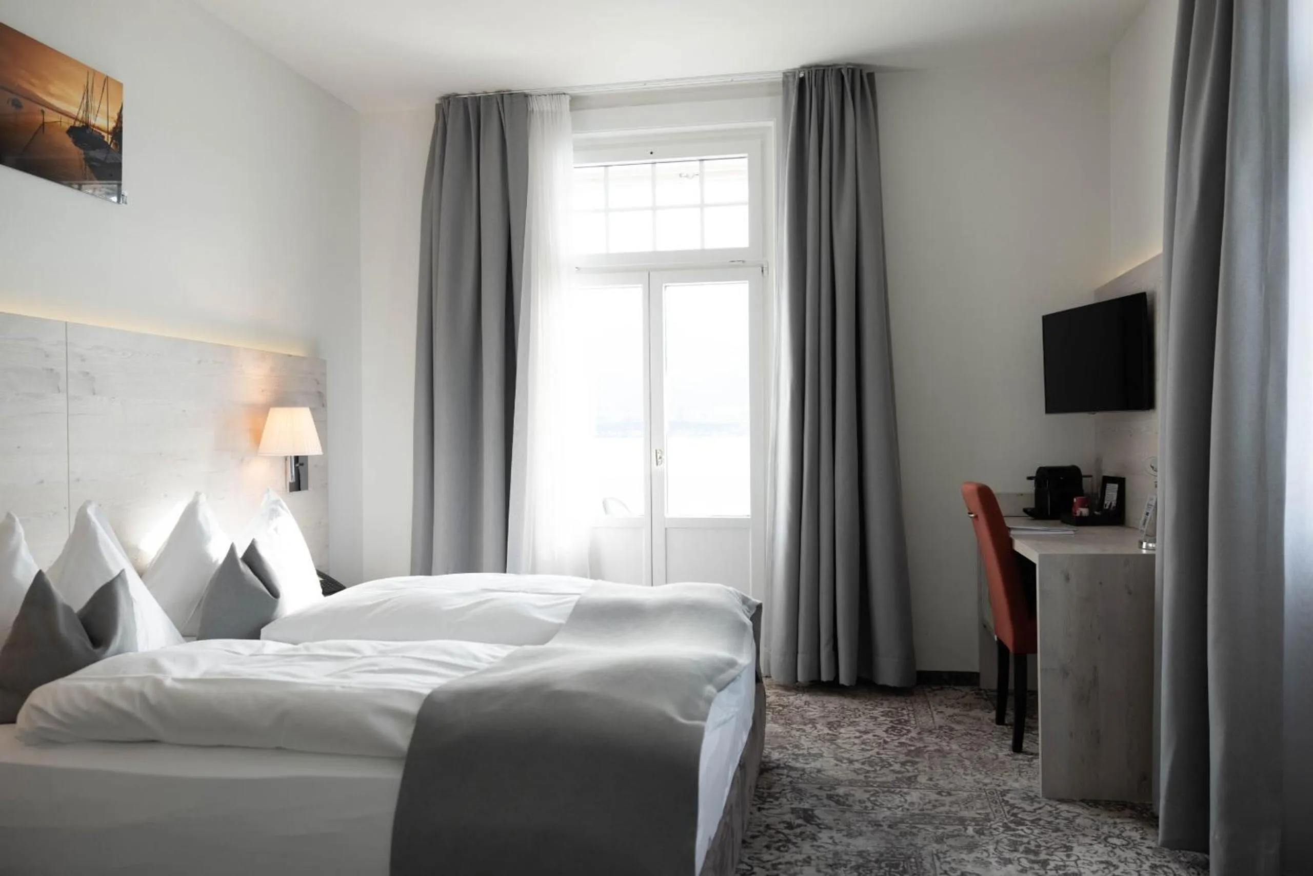 Bed in Hotel Restaurant Bellevue au Lac