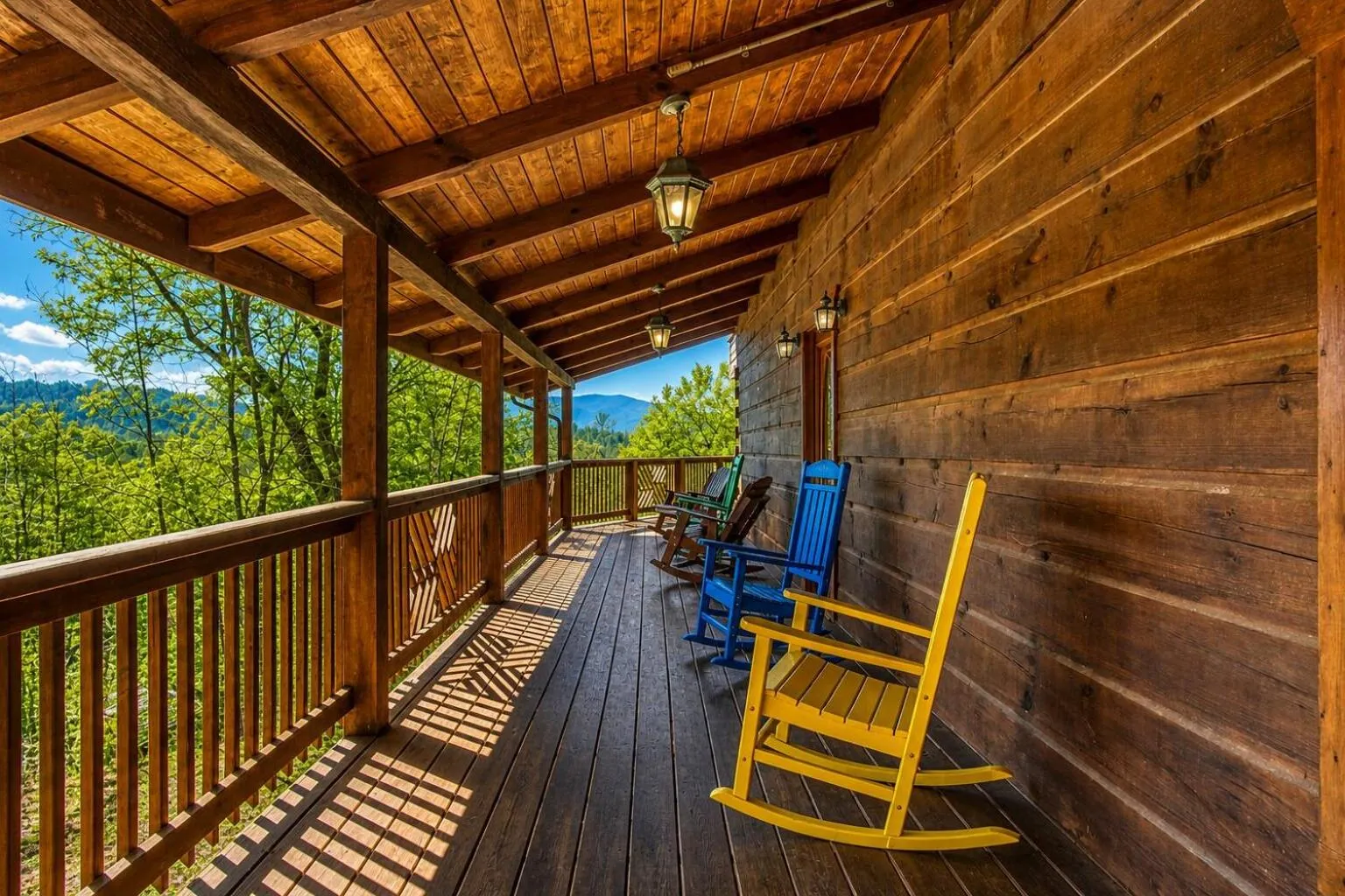 Livin' Lodge, Hot Tub, WIFI, 560 FREE tickets each paid day, Pool Table, WIFI!