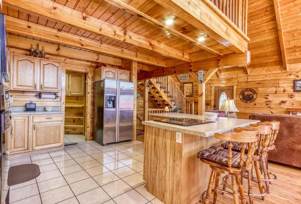 Livin' Lodge, Hot Tub, WIFI, 560 FREE tickets each paid day, Pool Table, WIFI!