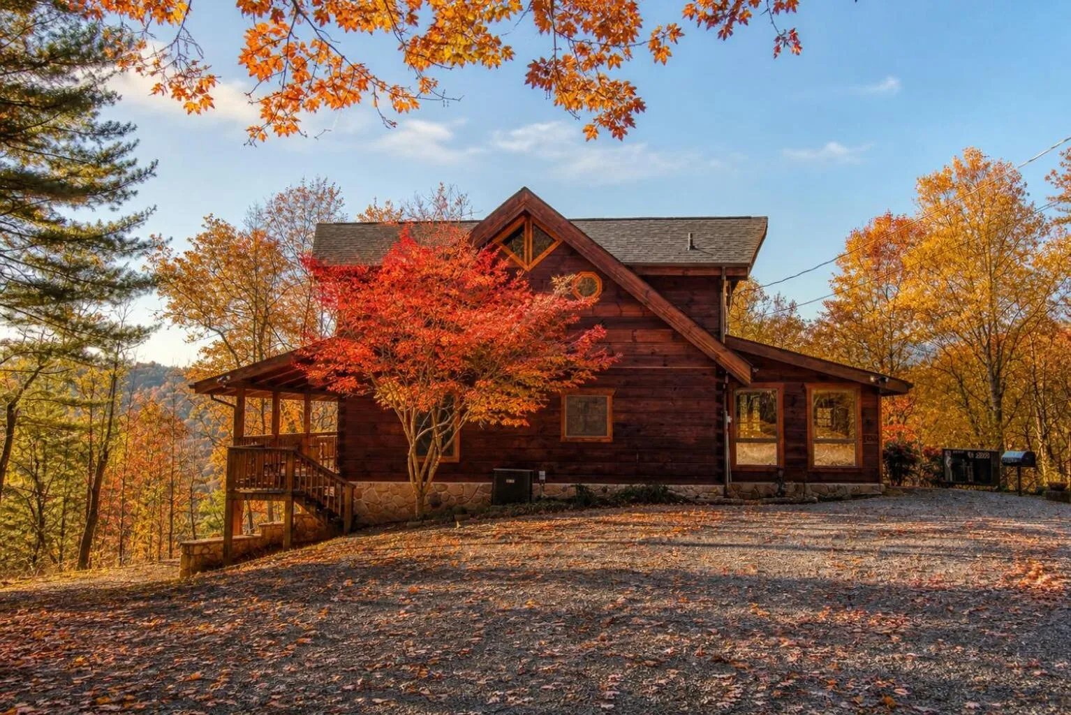 Livin' Lodge, Hot Tub, WIFI, 560 FREE tickets each paid day, Pool Table, WIFI!