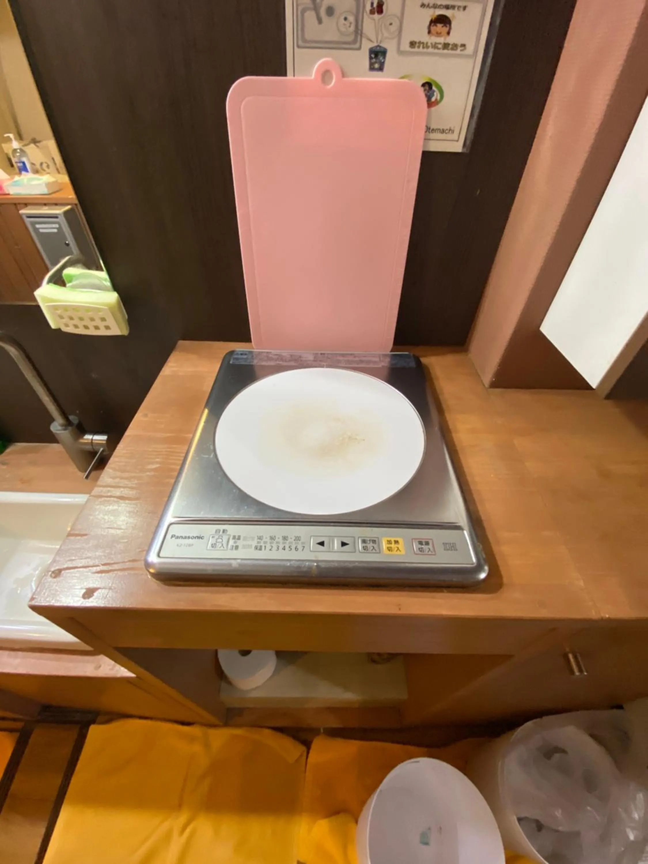 Communal kitchen in 54Journey 東京大手町ホステル