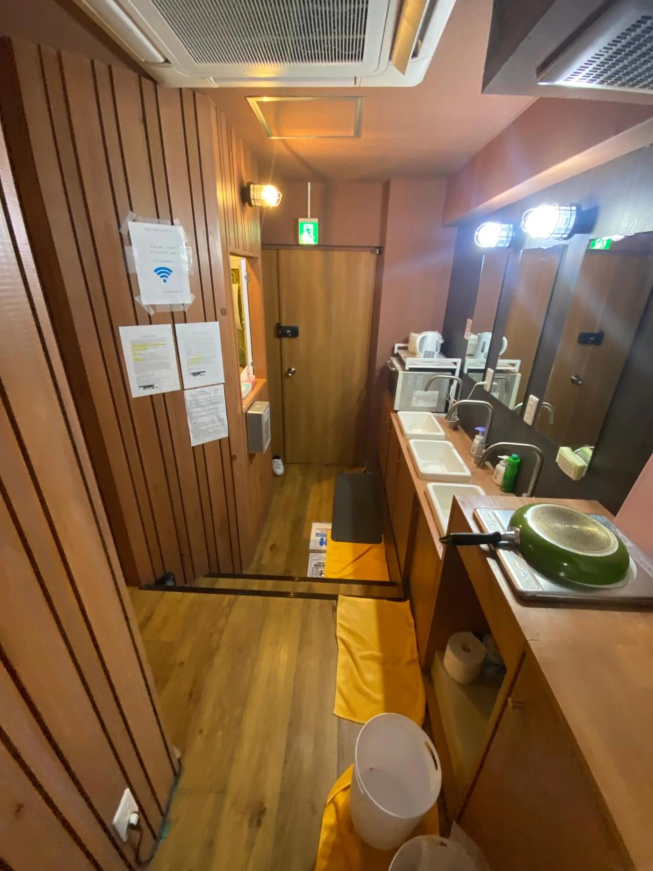Kitchen or kitchenette in 54Journey 東京大手町ホステル