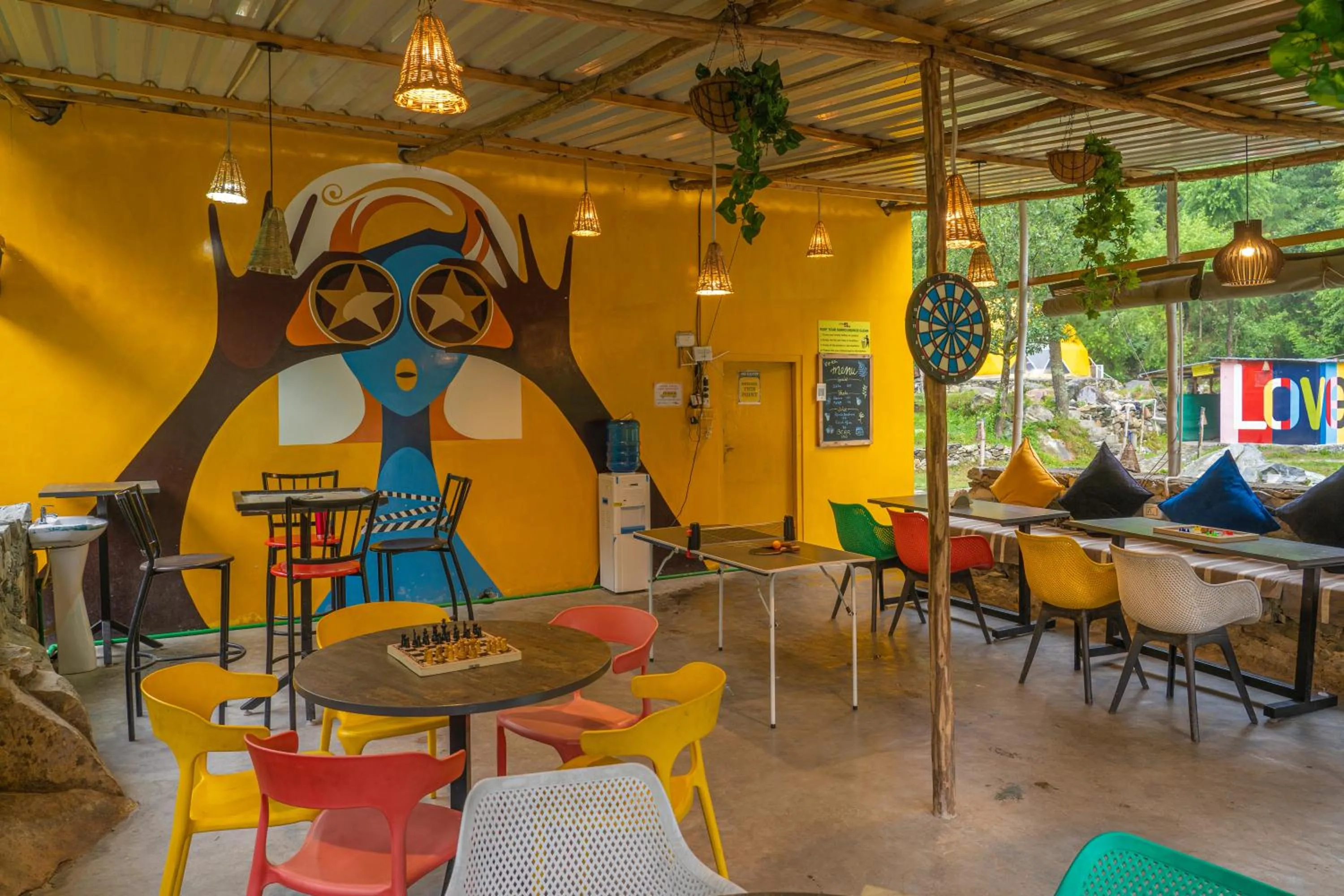 Restaurant/places to eat in Whoopers Boutique Resort Jibhi