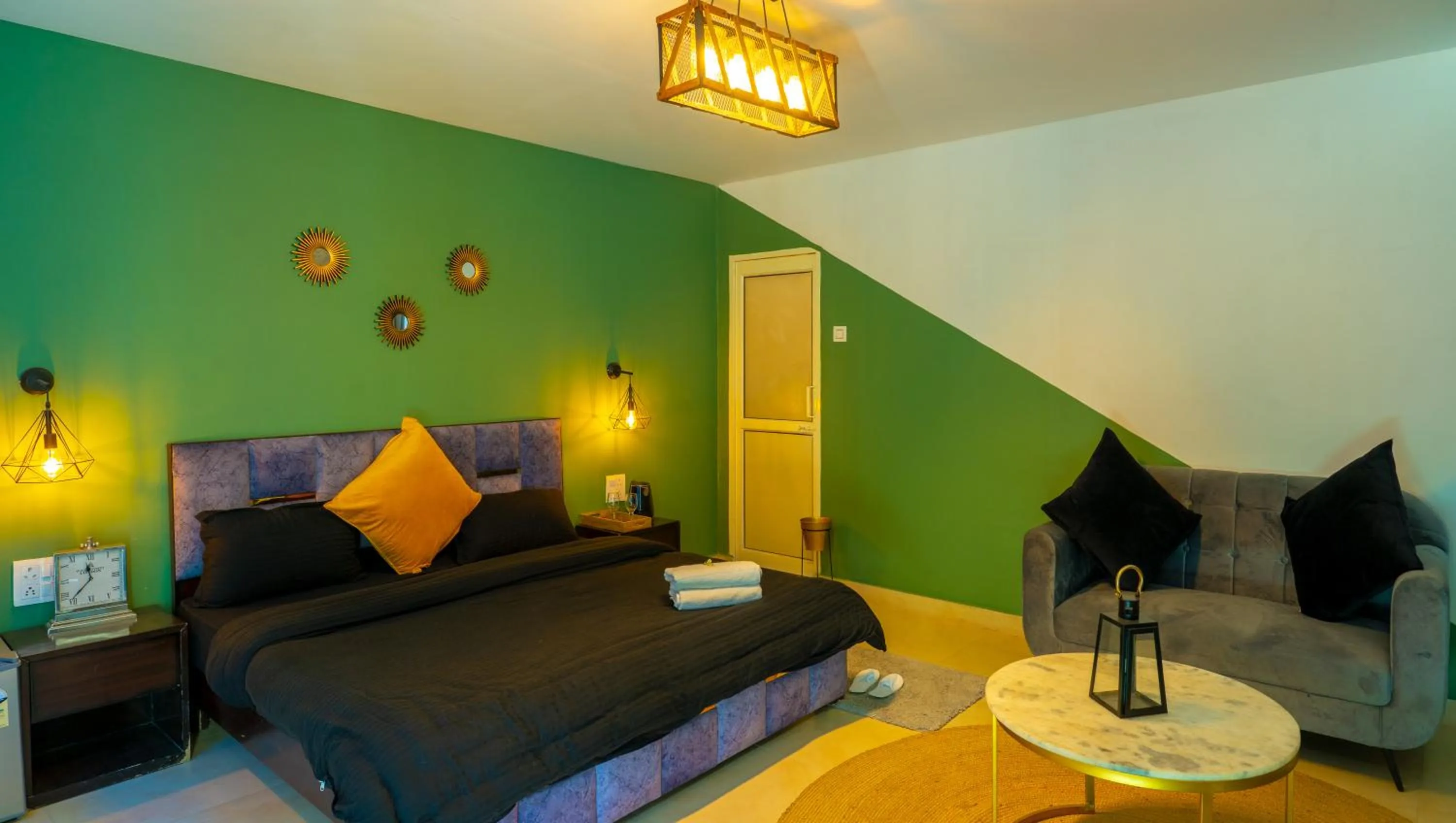 Bedroom in Whoopers Boutique Resort Jibhi