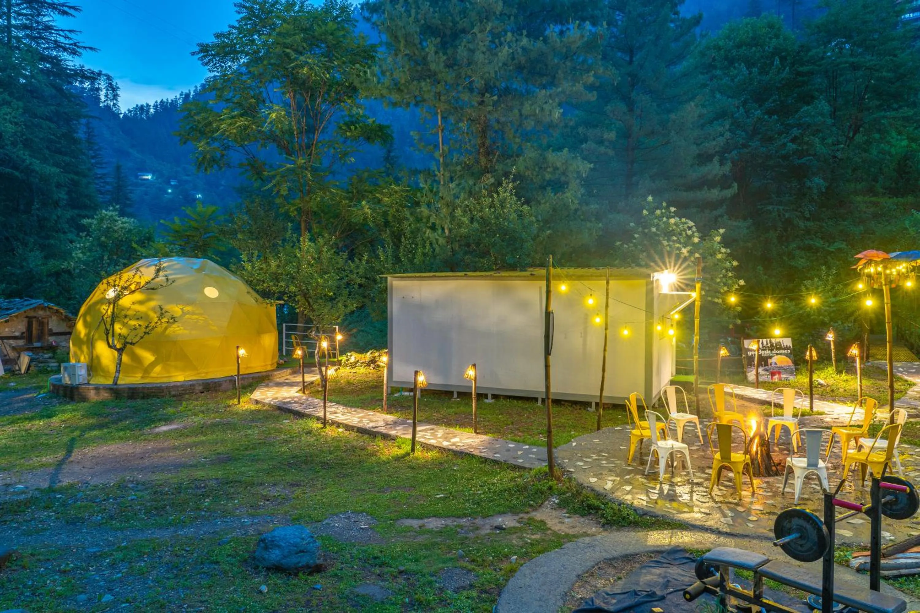 Property building in Whoopers Boutique Resort Jibhi