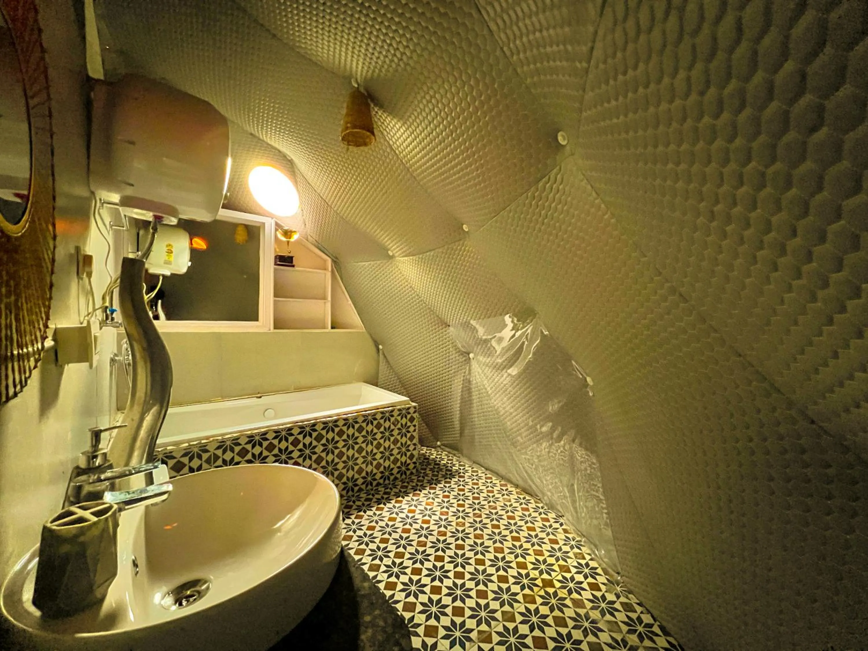 Bathroom in Whoopers Boutique Resort Jibhi