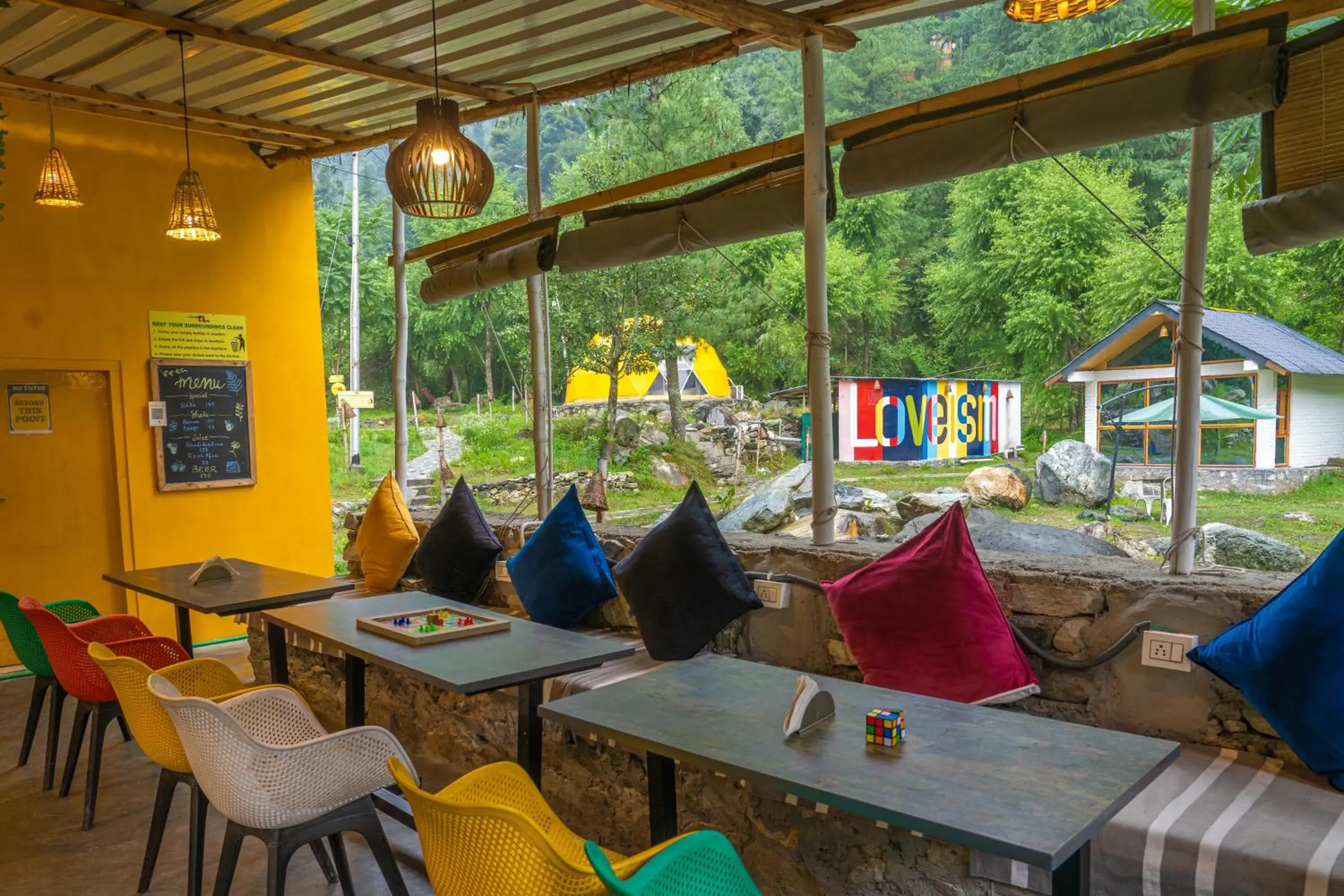 Restaurant/places to eat in Whoopers Boutique Resort Jibhi Restaurant/places to eat in Whoopers Boutique Resort Jibhi