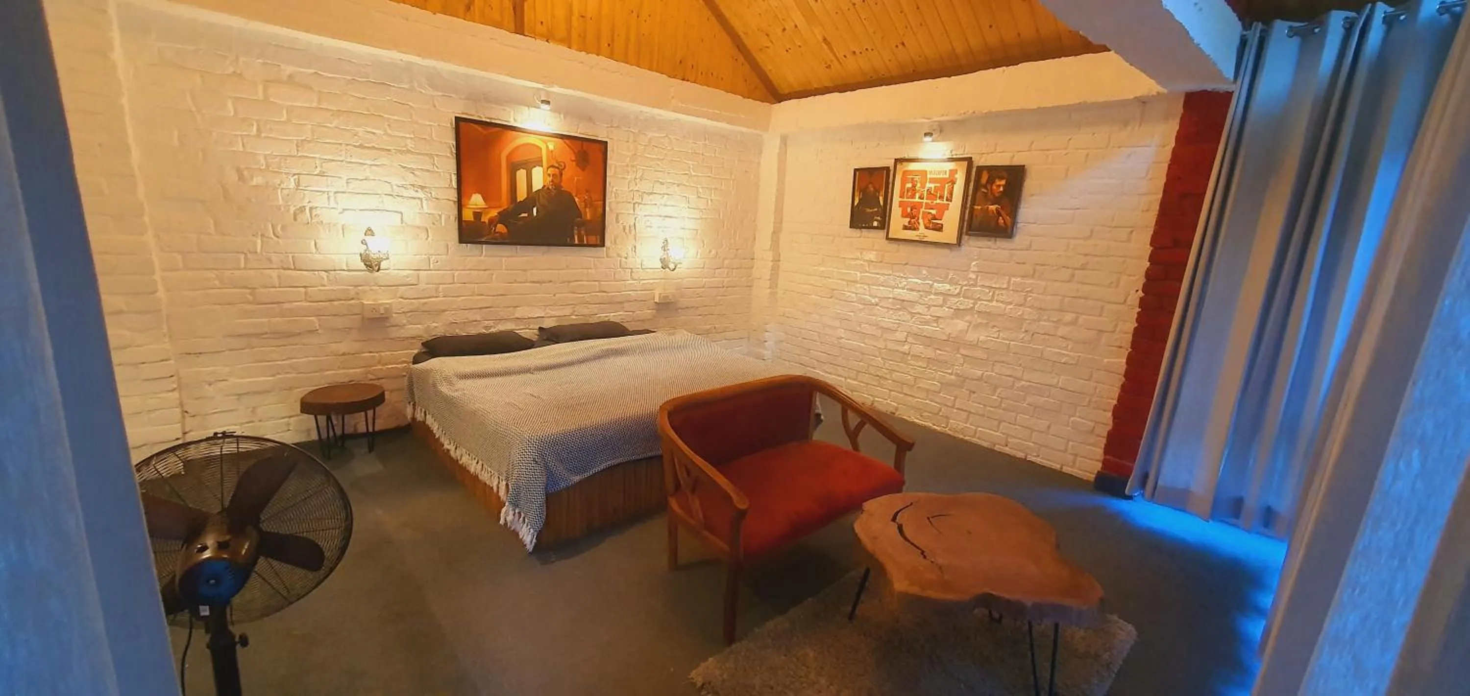 Bed in Whoopers Boutique Resort Jibhi