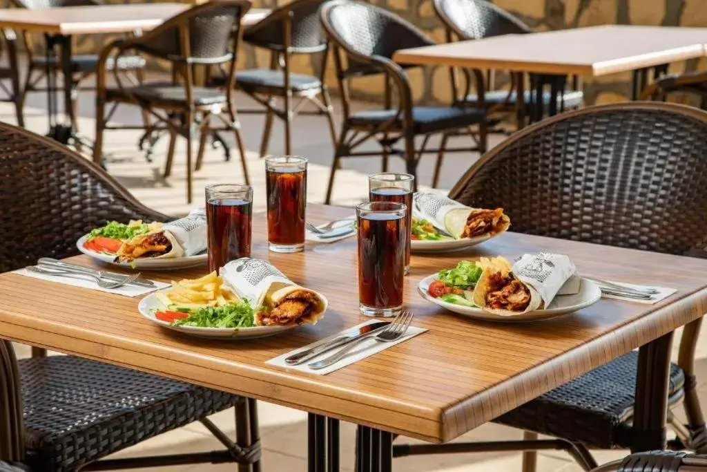 Food and drinks in Mirabell Hotel Food and drinks in Mirabell Hotel