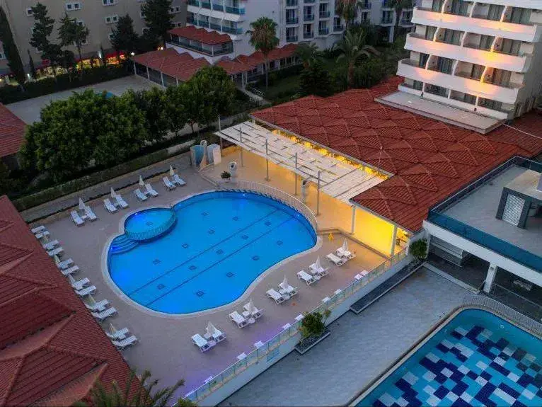 Swimming pool in Mirabell Hotel Swimming pool in Mirabell Hotel