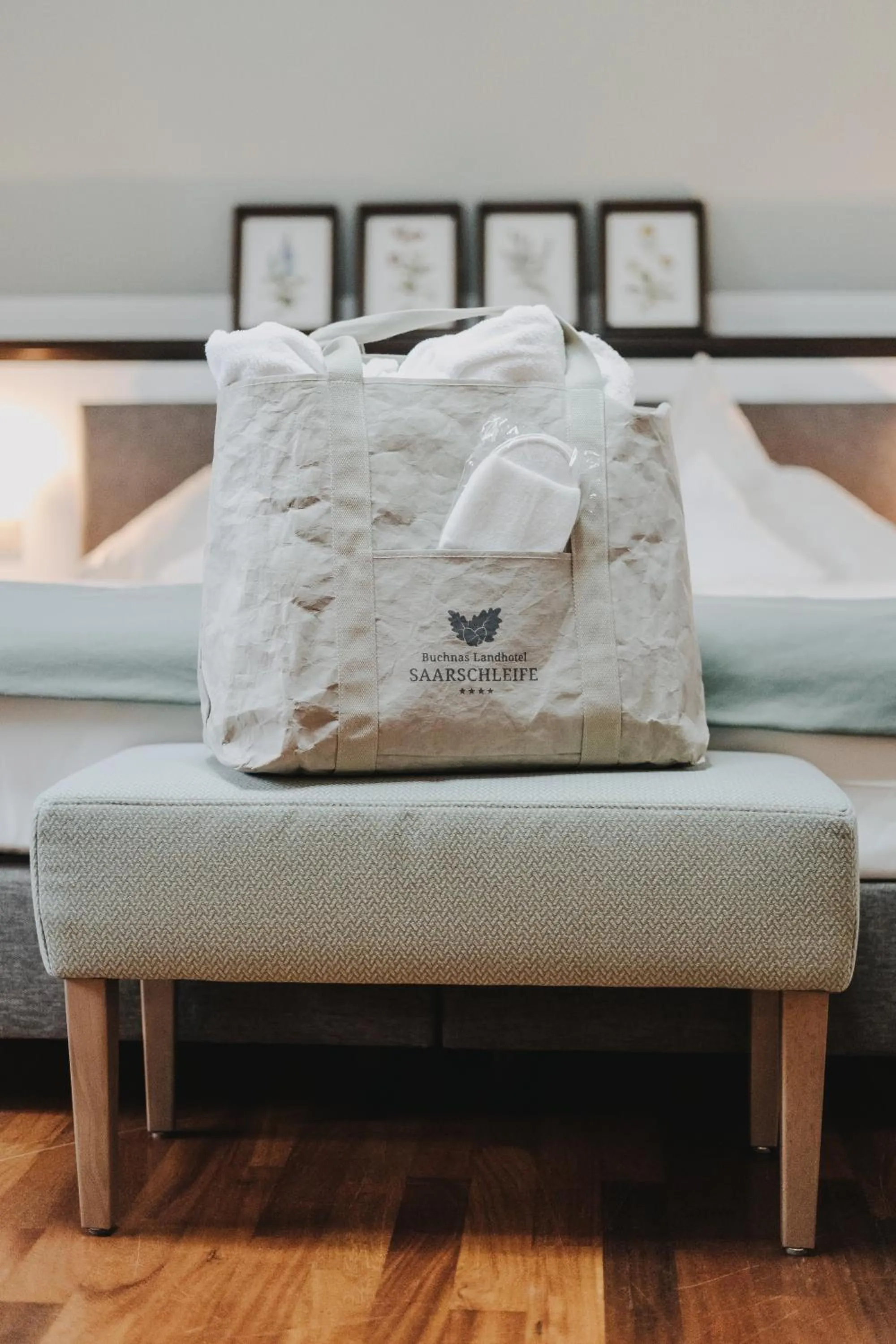 towels, Bed in Buchnas Landhotel Saarschleife