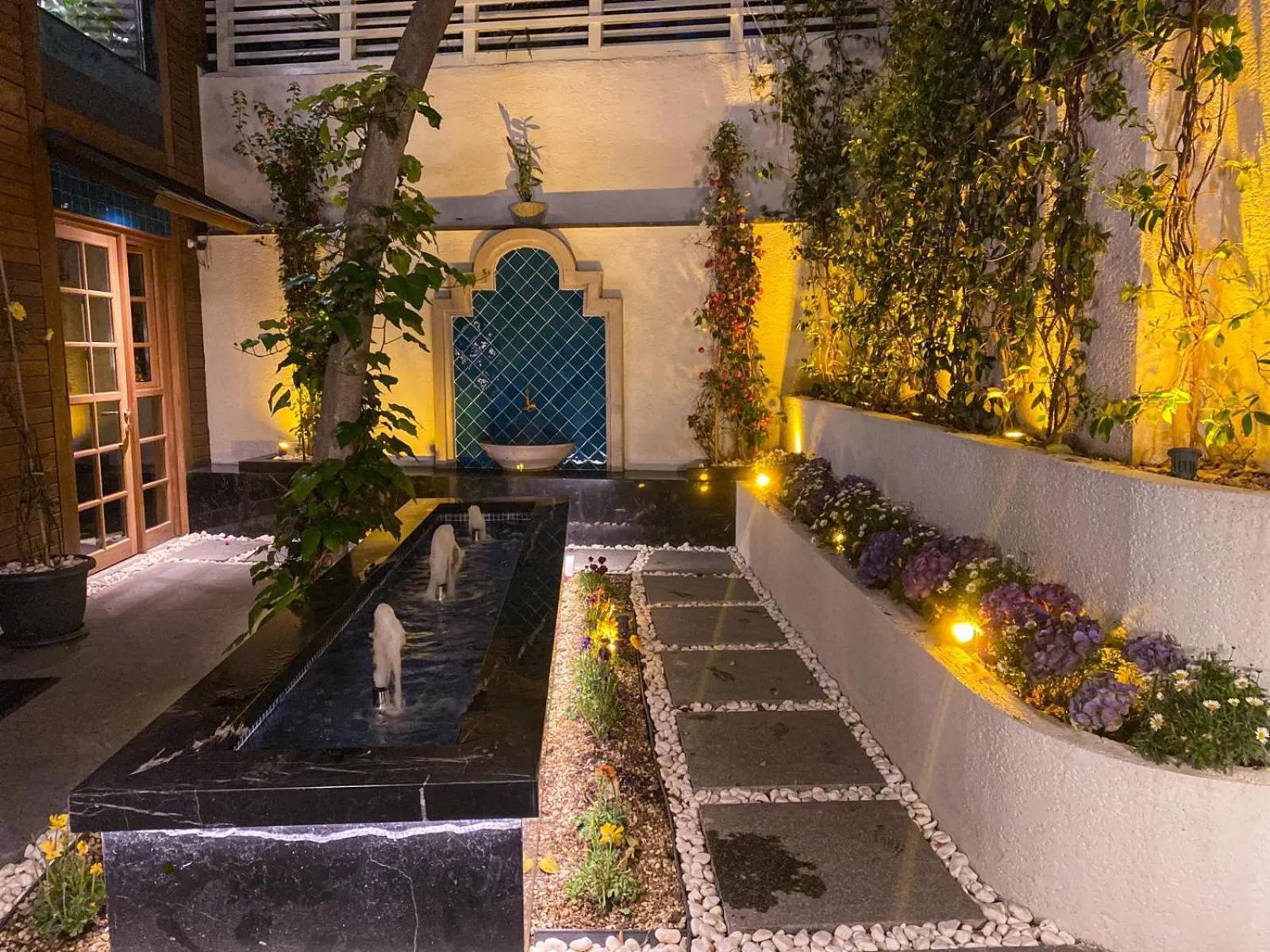 Garden in Henna Hotel Istanbul