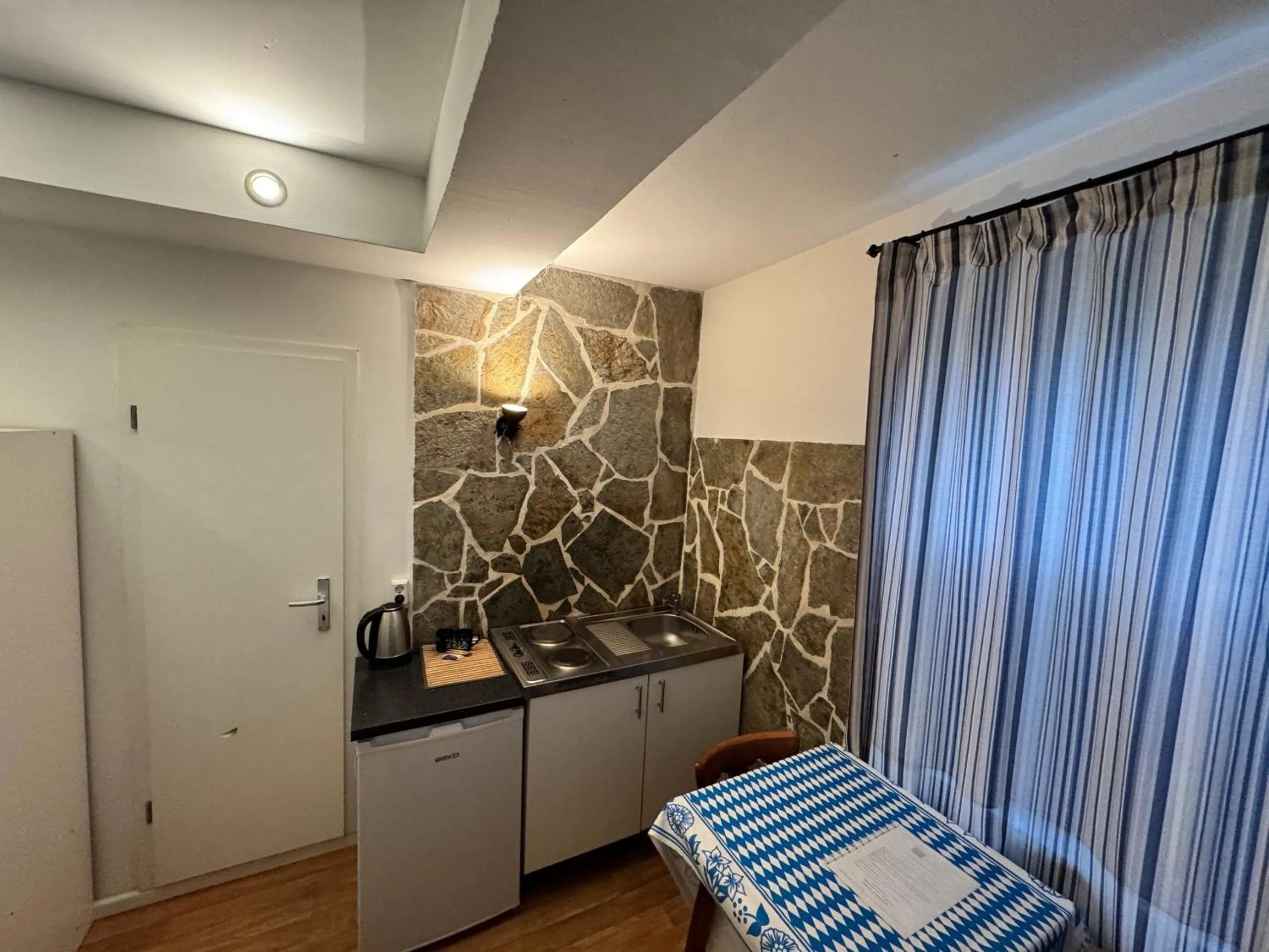 Kitchen or kitchenette, Bed in Landhotel Waldschänke