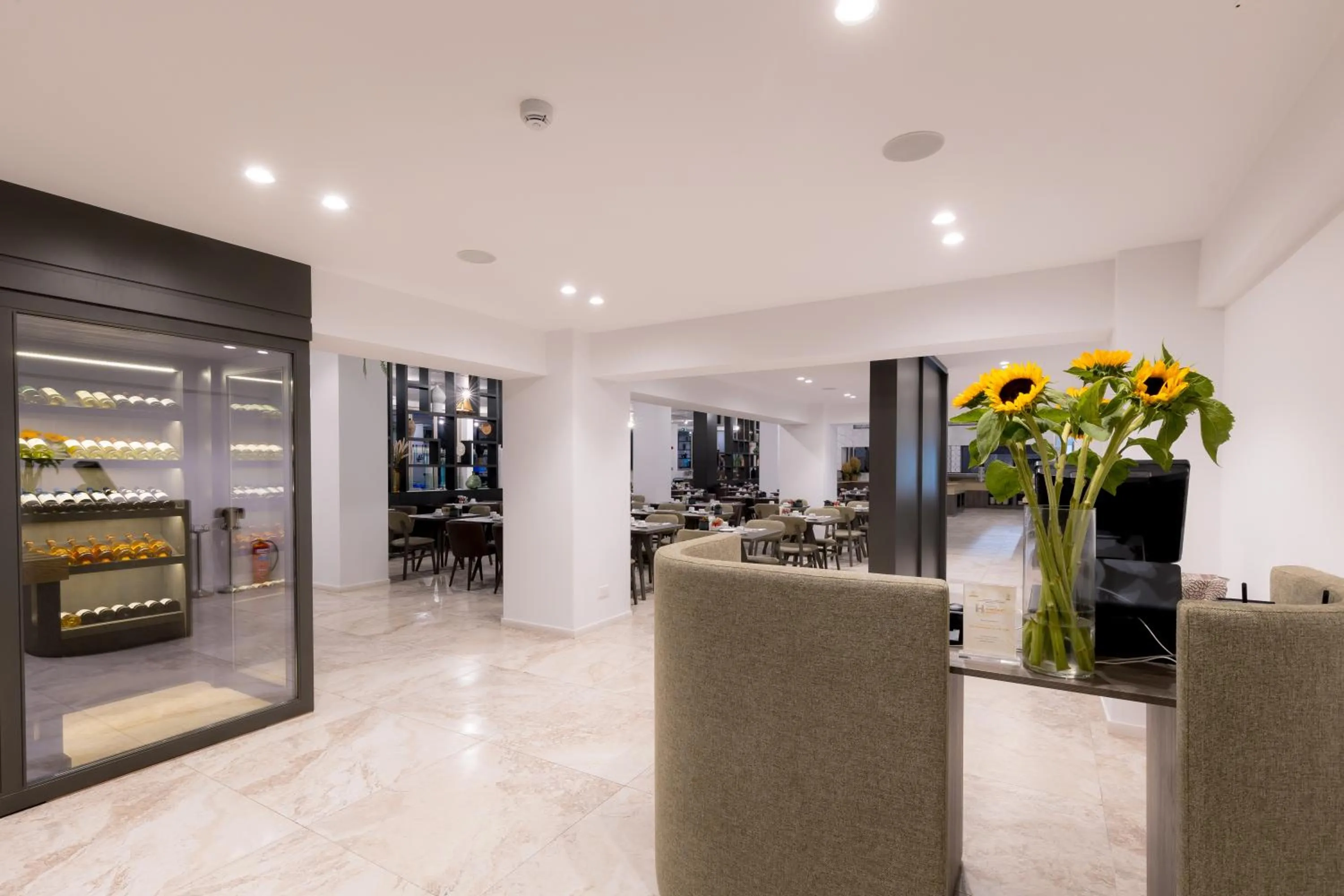 Restaurant/places to eat in Tasia Maris Beach Hotel - Adults Only